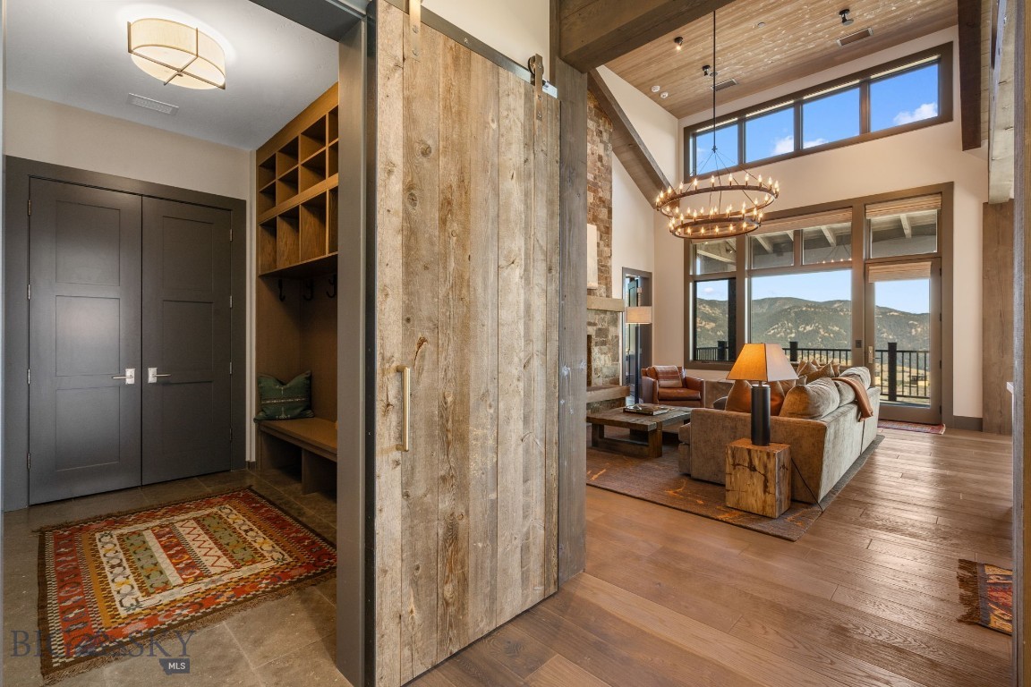 24 Pale Morning Spur