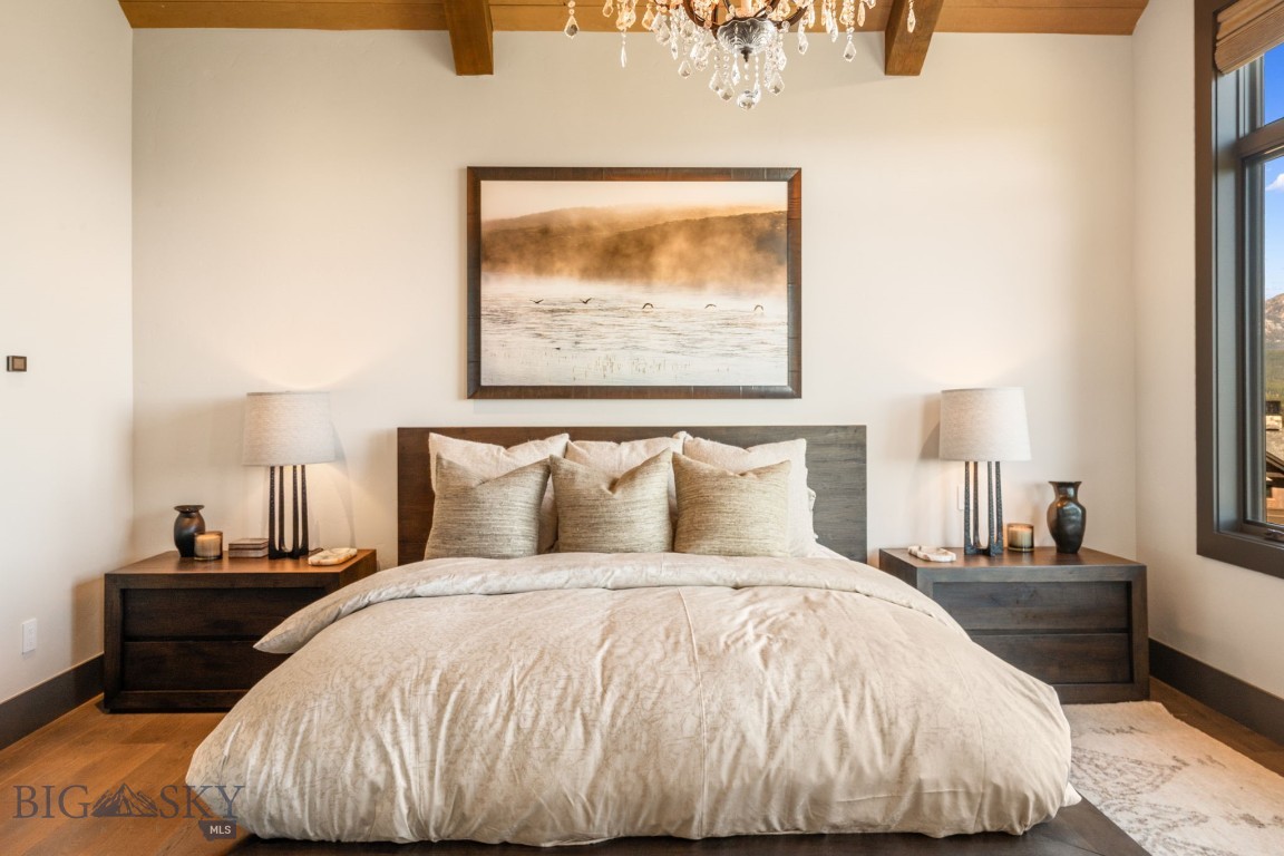 24 Pale Morning Spur