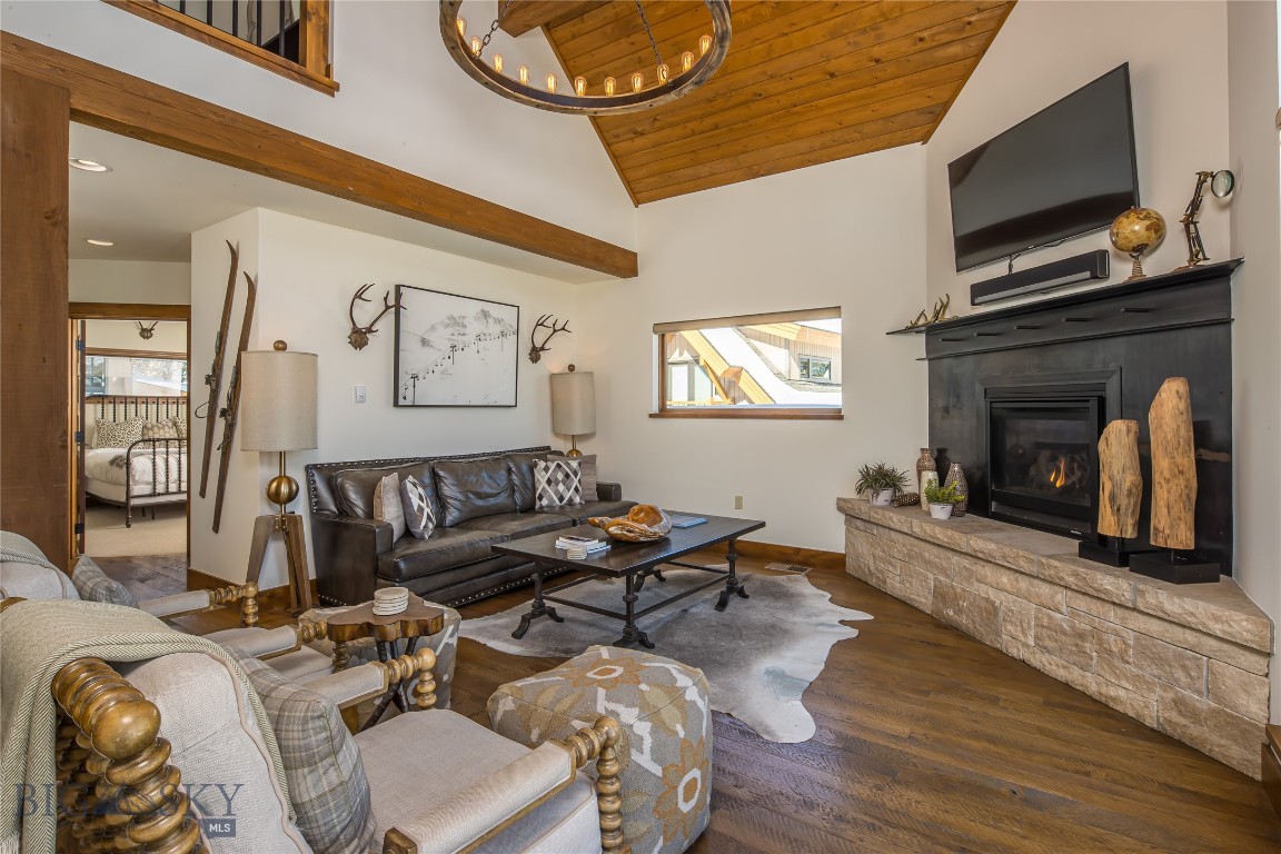 18 Claim Jumper Road