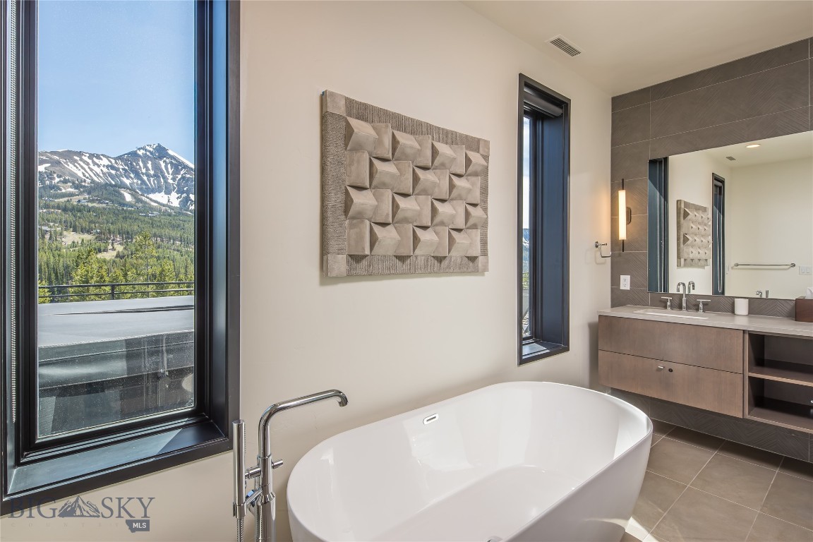 4 Boathouse Way R16/302