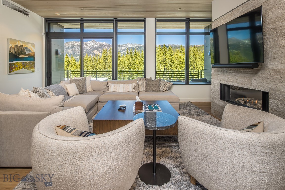 4 Boathouse Way R16/302