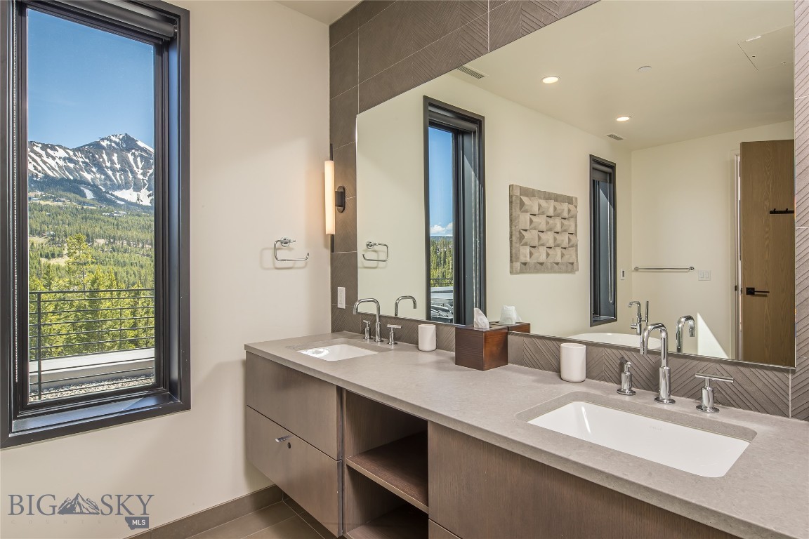 4 Boathouse Way R16/302