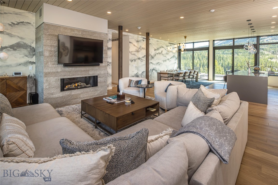 4 Boathouse Way R16/302