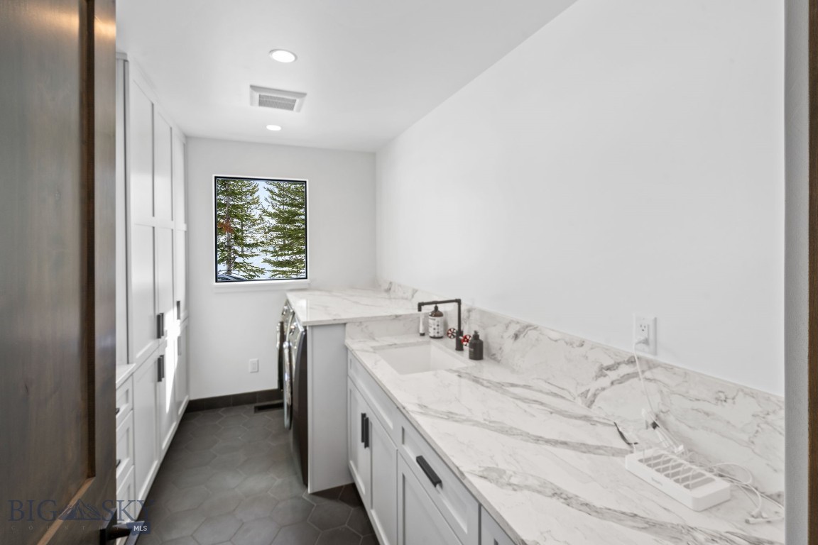 12 Highpoint Drive