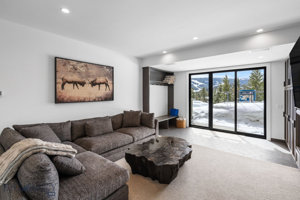 12 Highpoint Drive