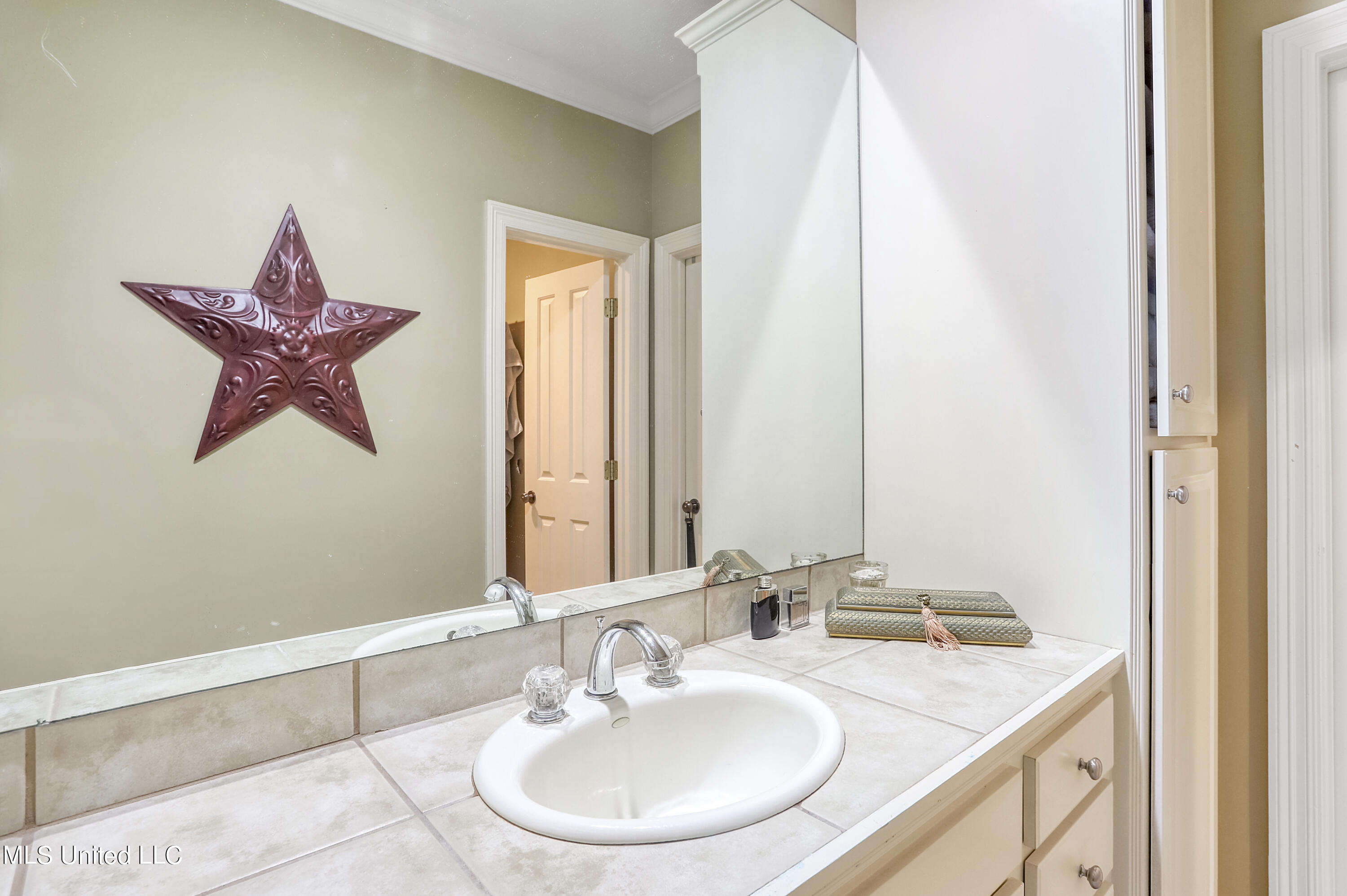 528 Heatherstone Court