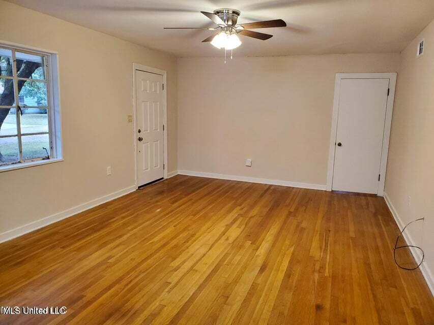 1039 Parkwood Place