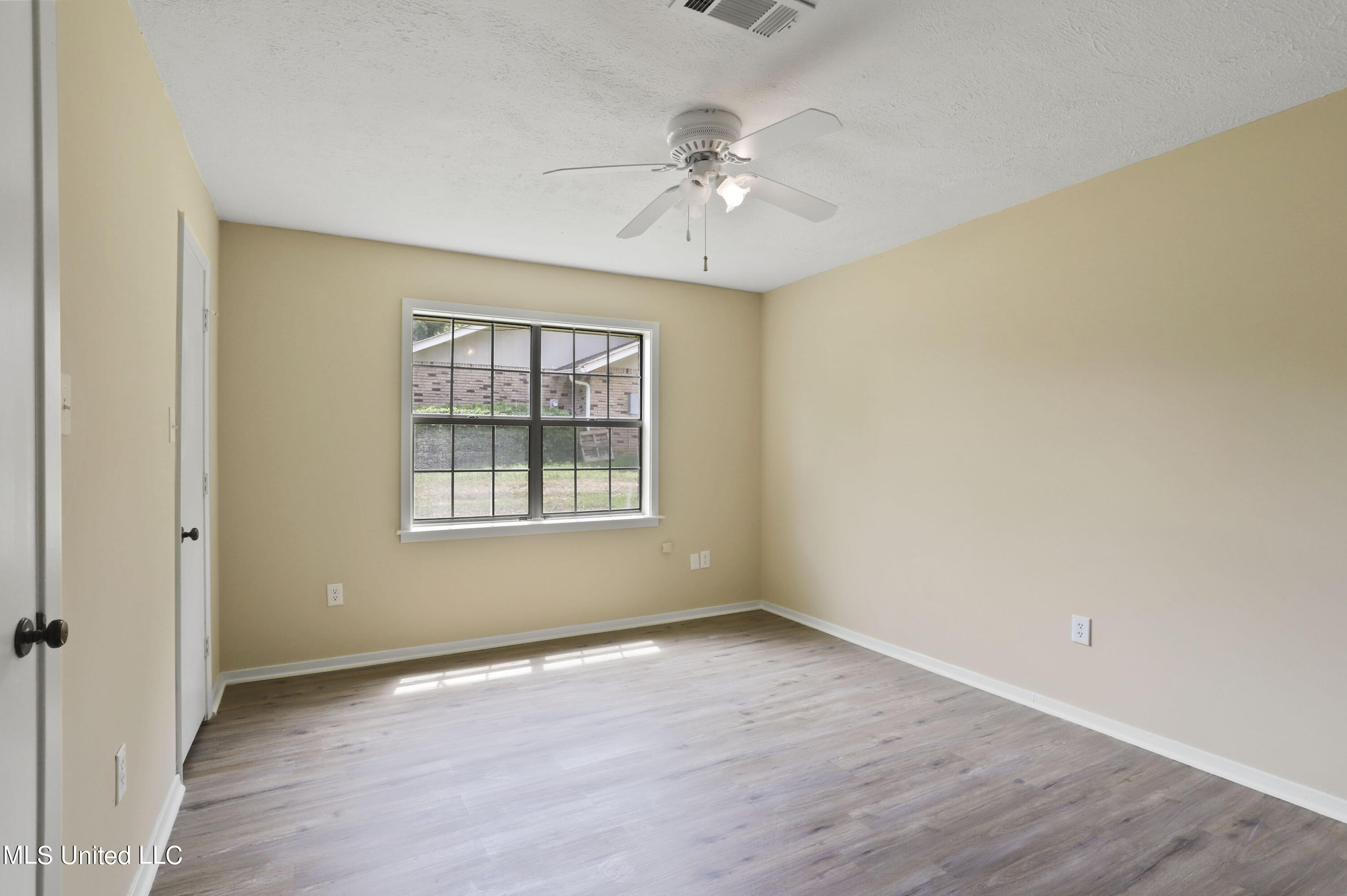 563 Thorngate Court