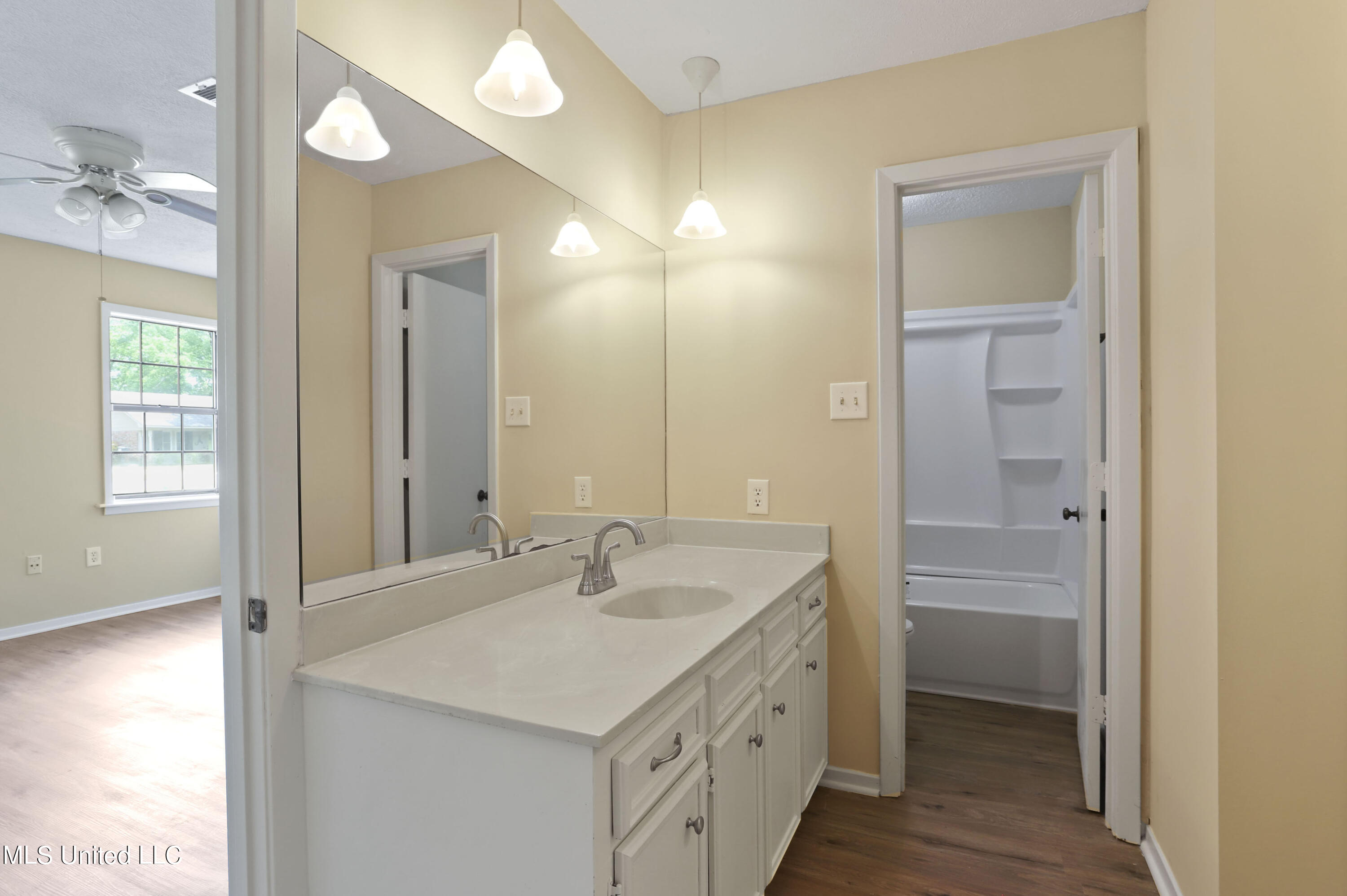 563 Thorngate Court