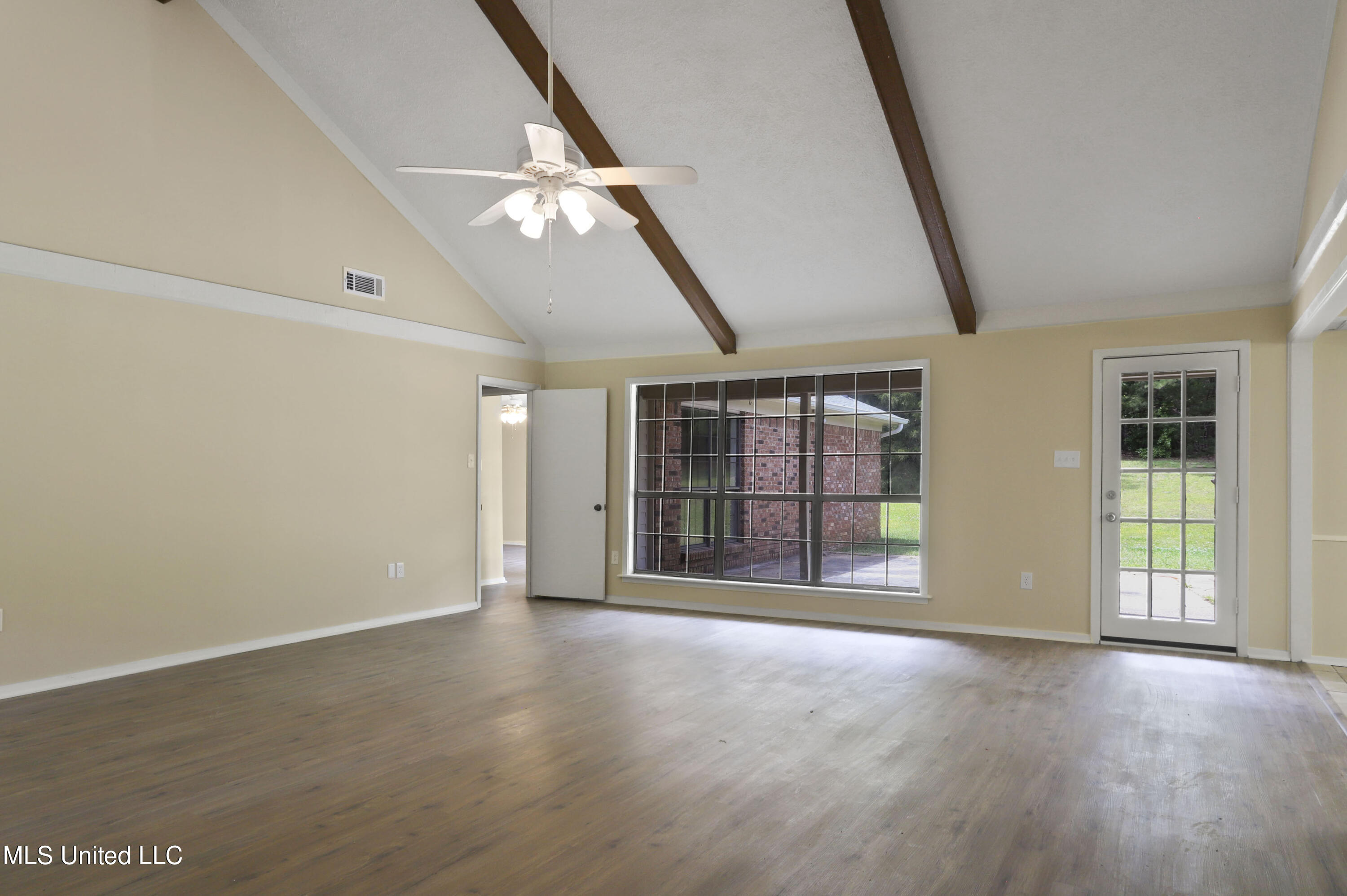 563 Thorngate Court