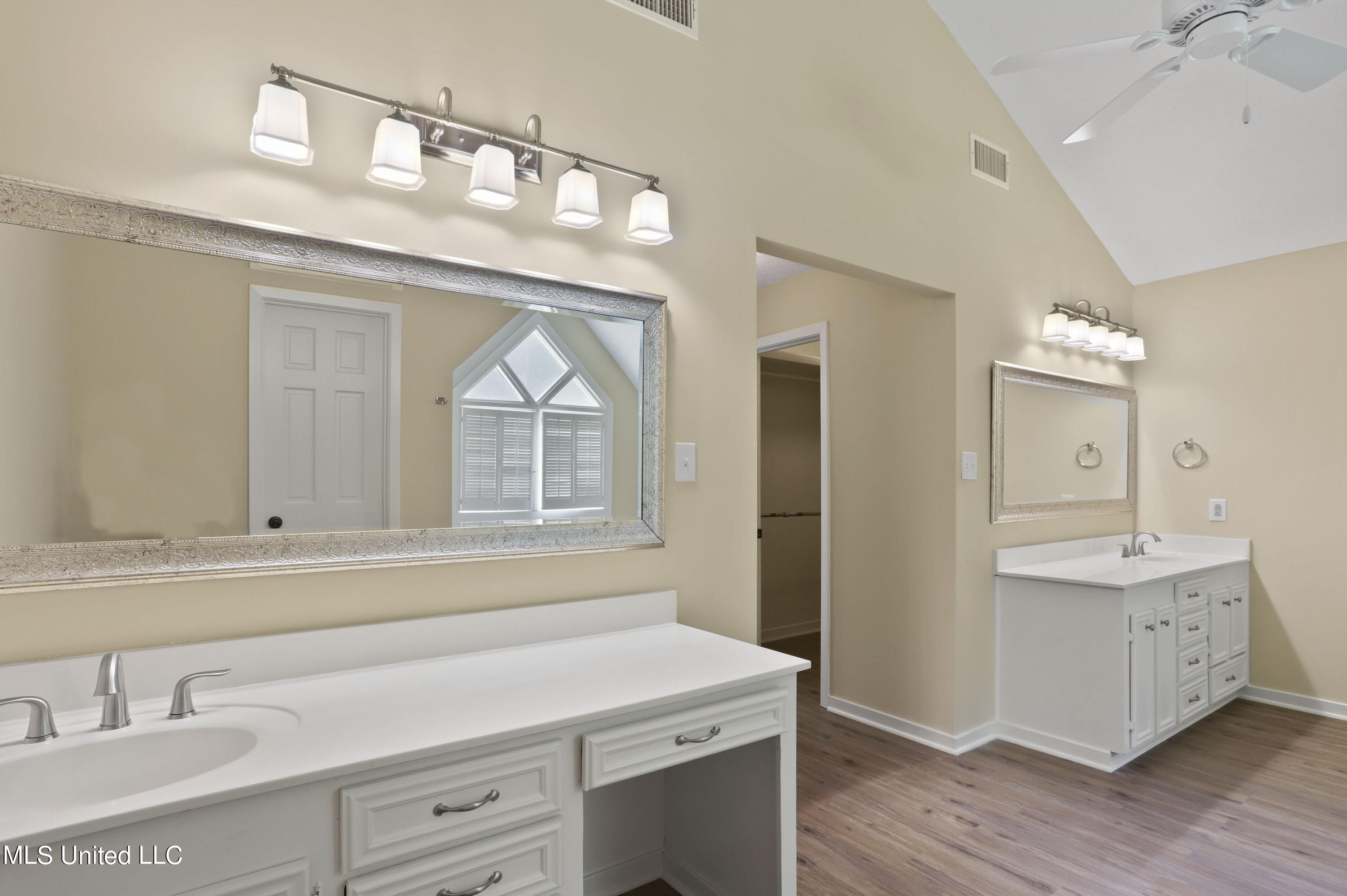 563 Thorngate Court