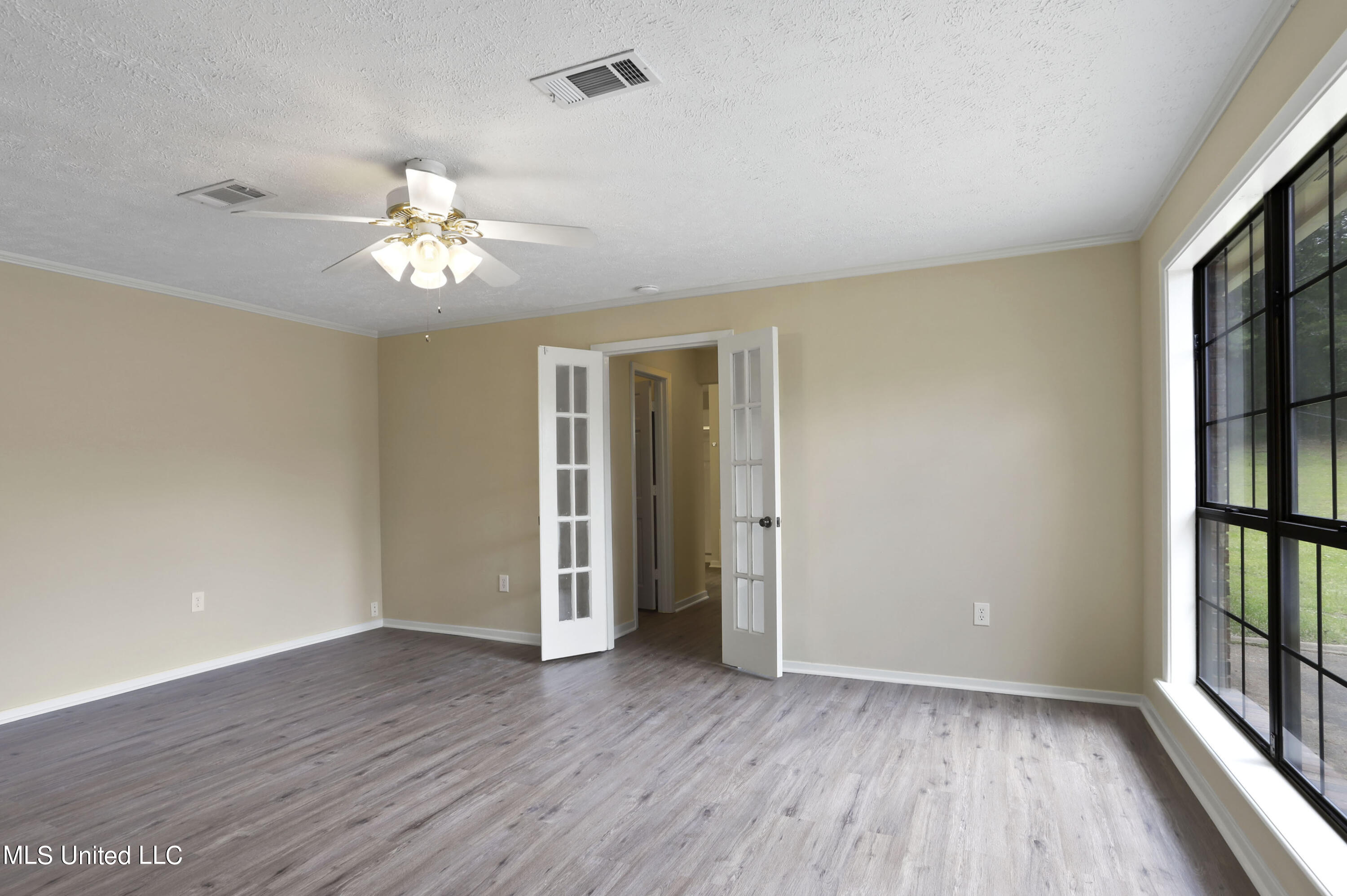 563 Thorngate Court