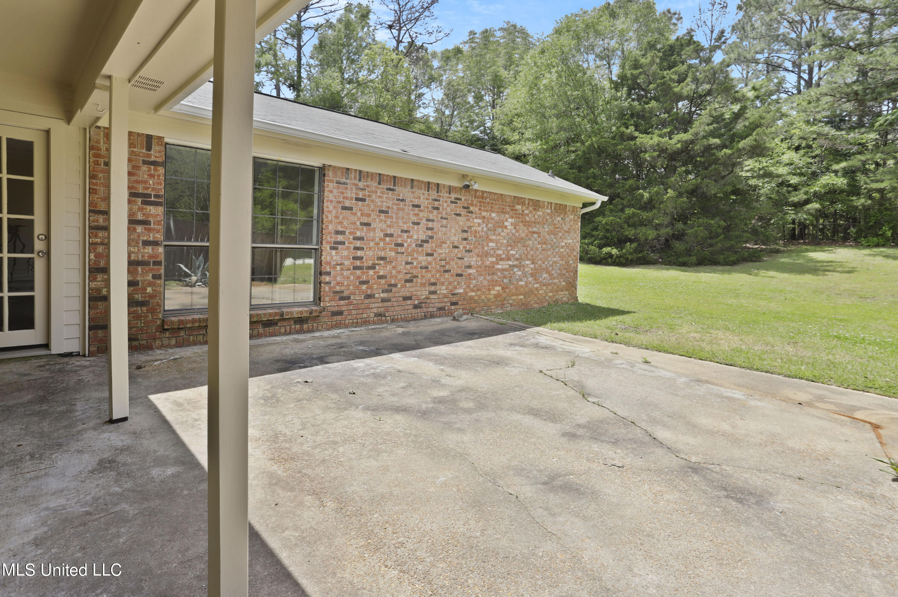 563 Thorngate Court