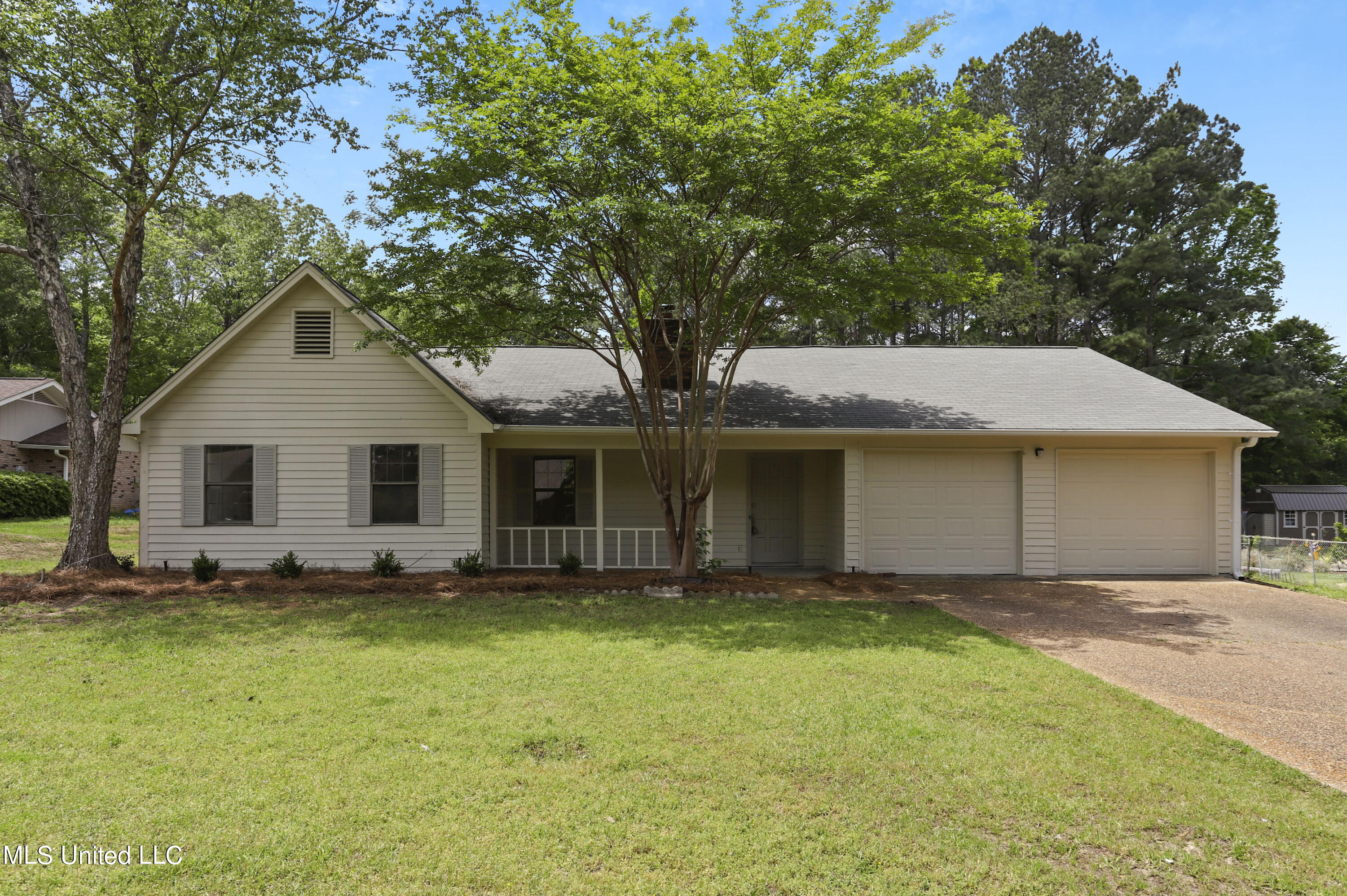 563 Thorngate Court