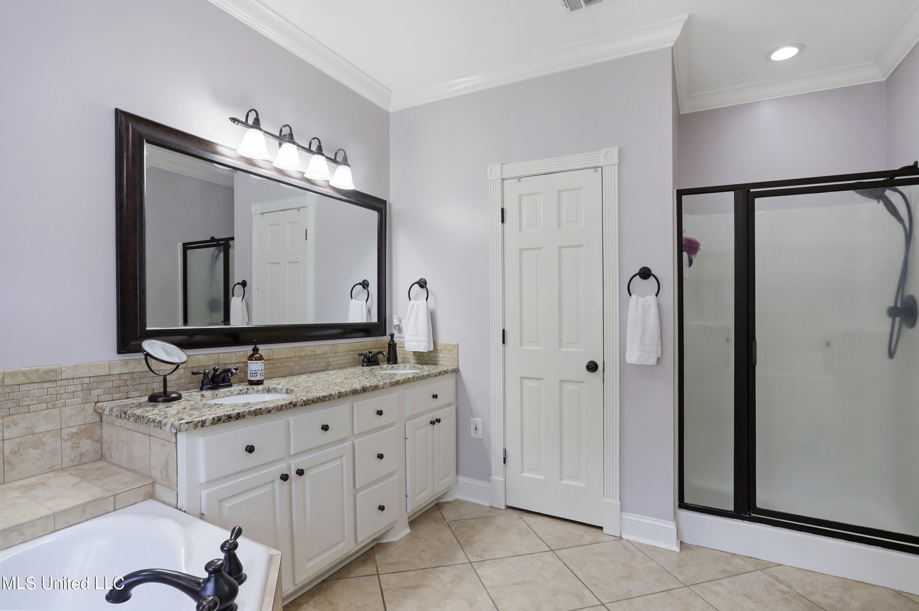 226 Hickory Glen