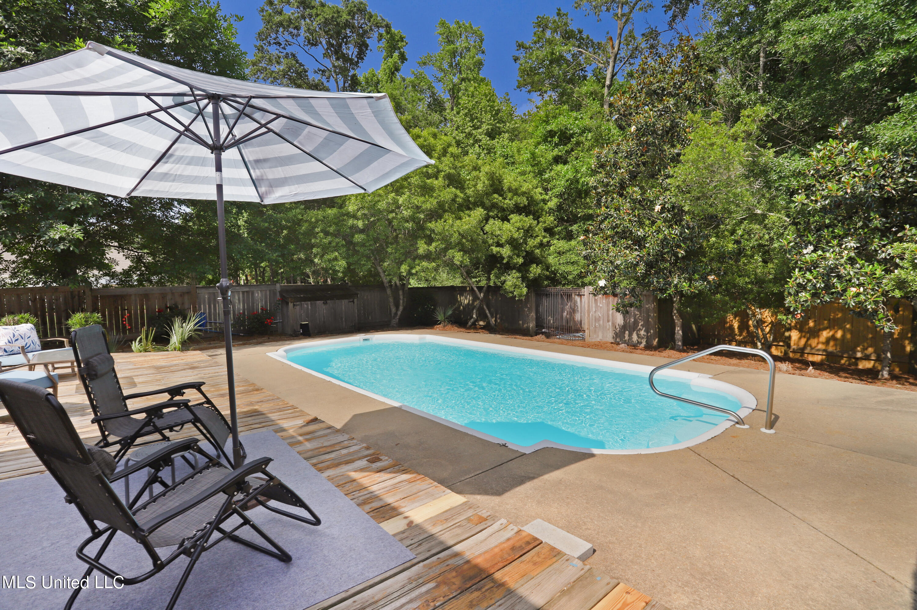 226 Hickory Glen