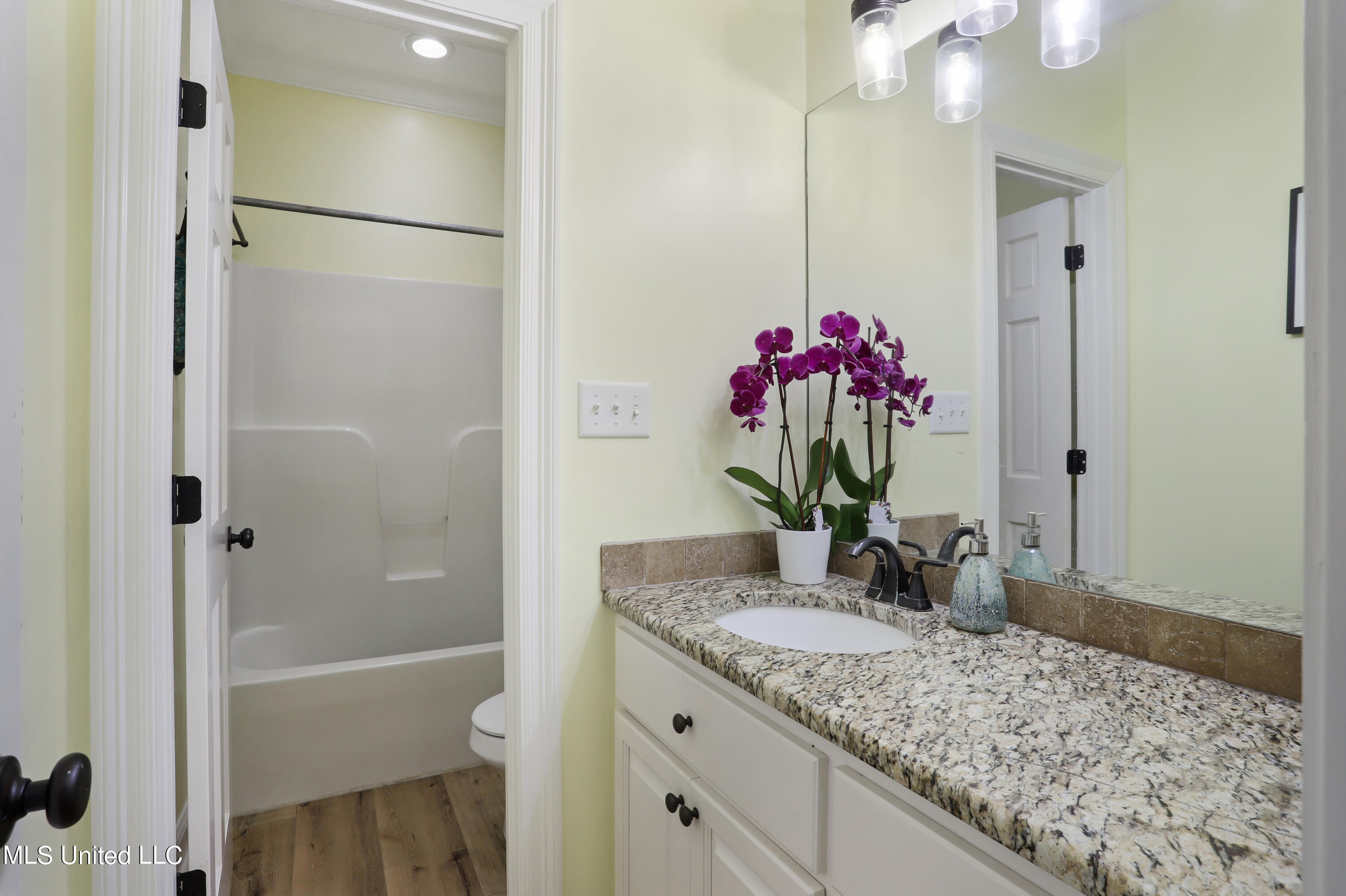 226 Hickory Glen