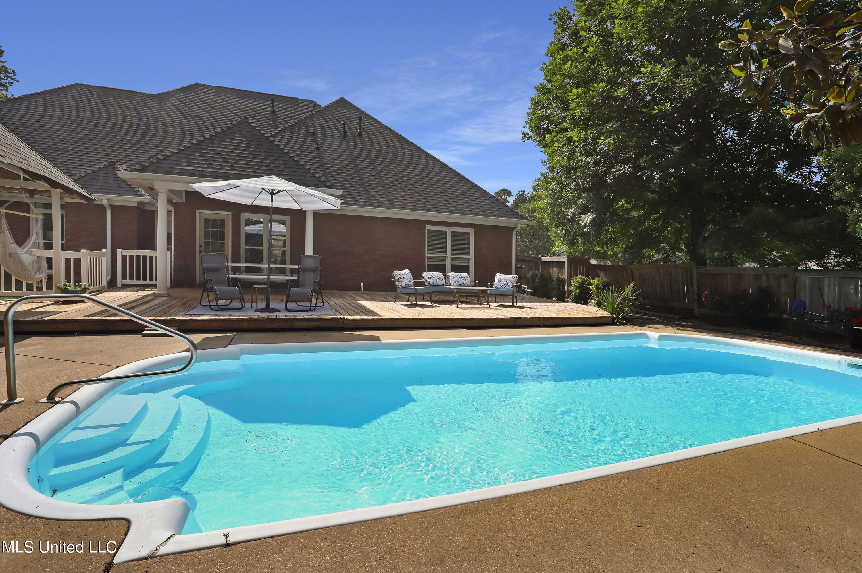 226 Hickory Glen