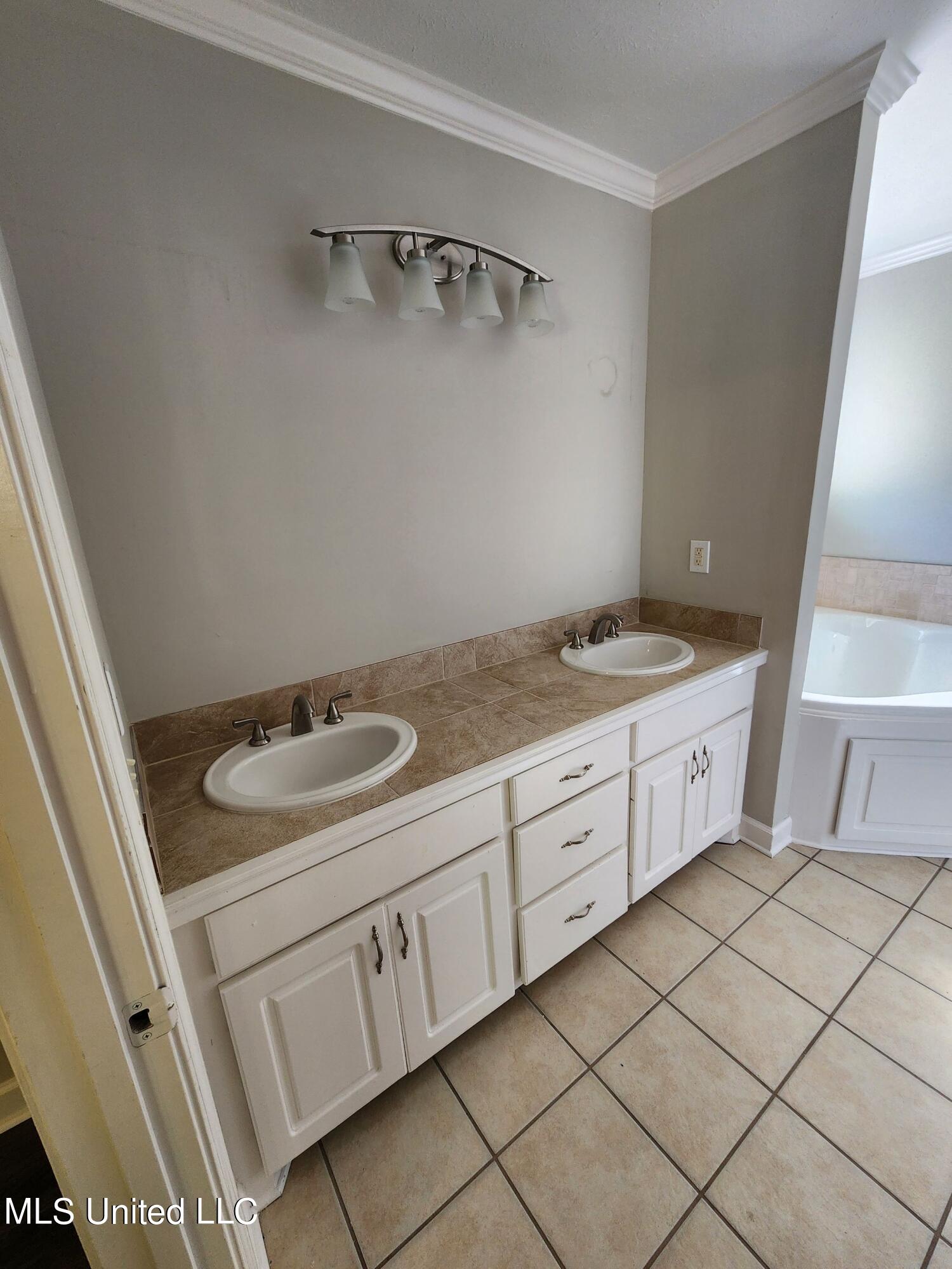 603 Southern Oaks Drive