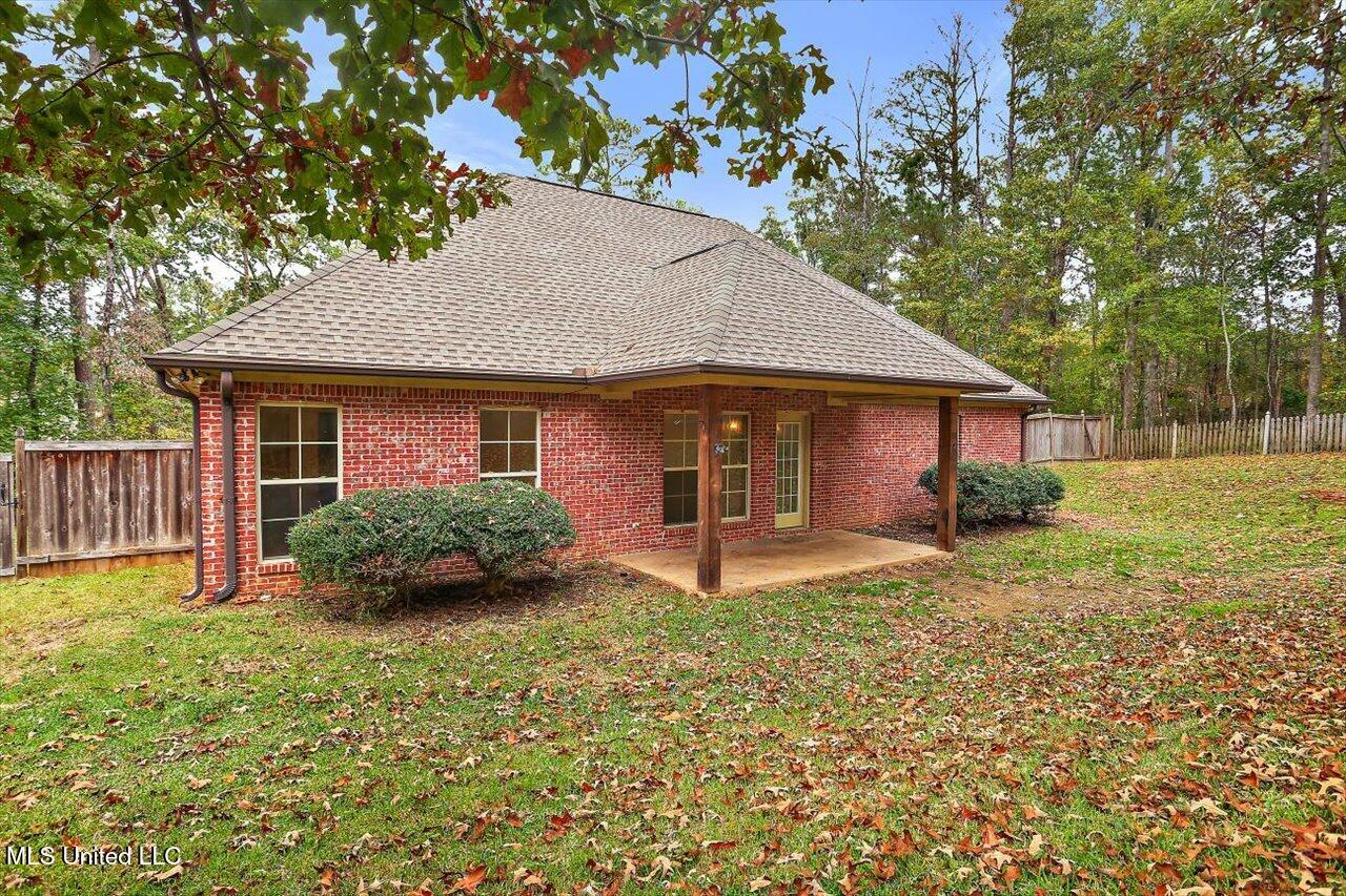 400 Castlewoods Boulevard