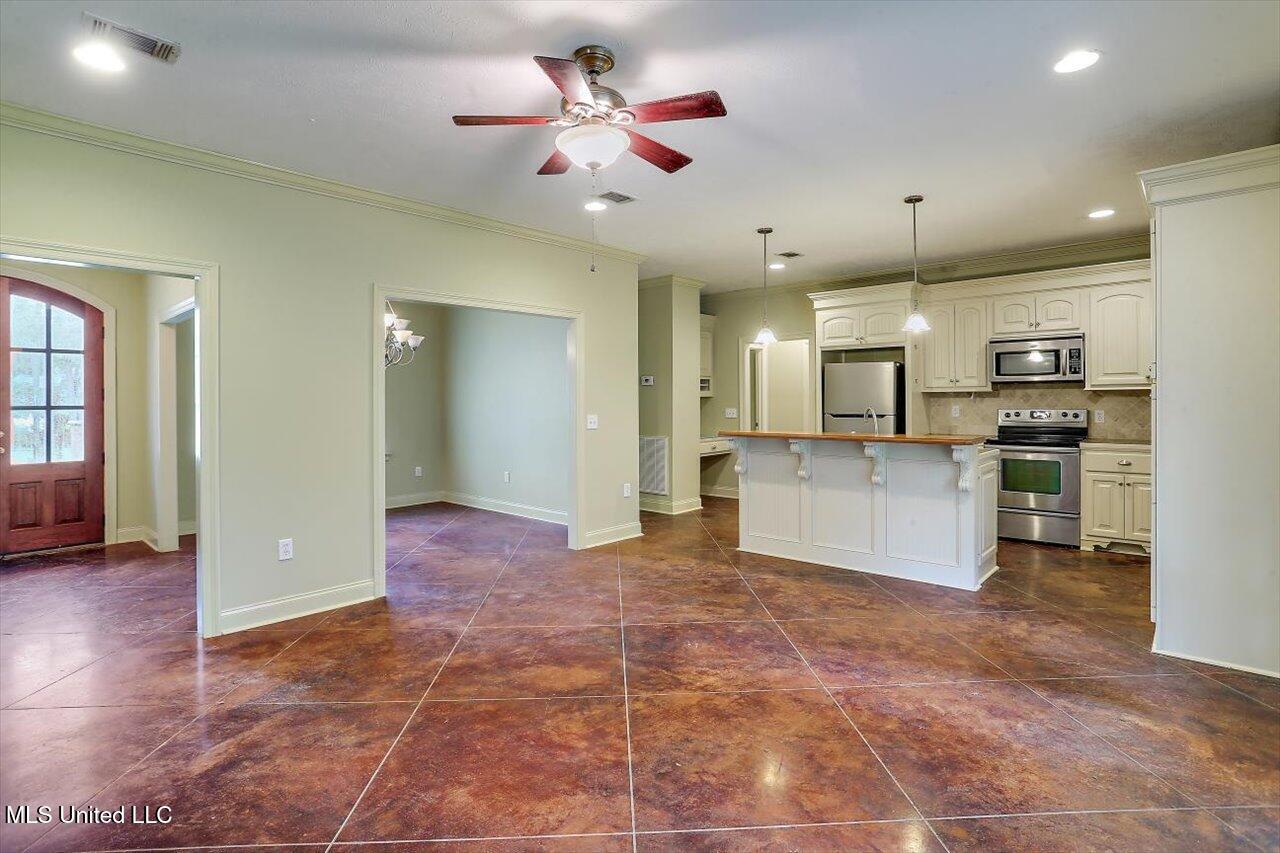 400 Castlewoods Boulevard