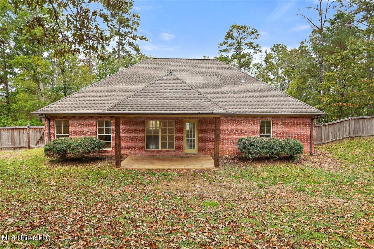 400 Castlewoods Boulevard