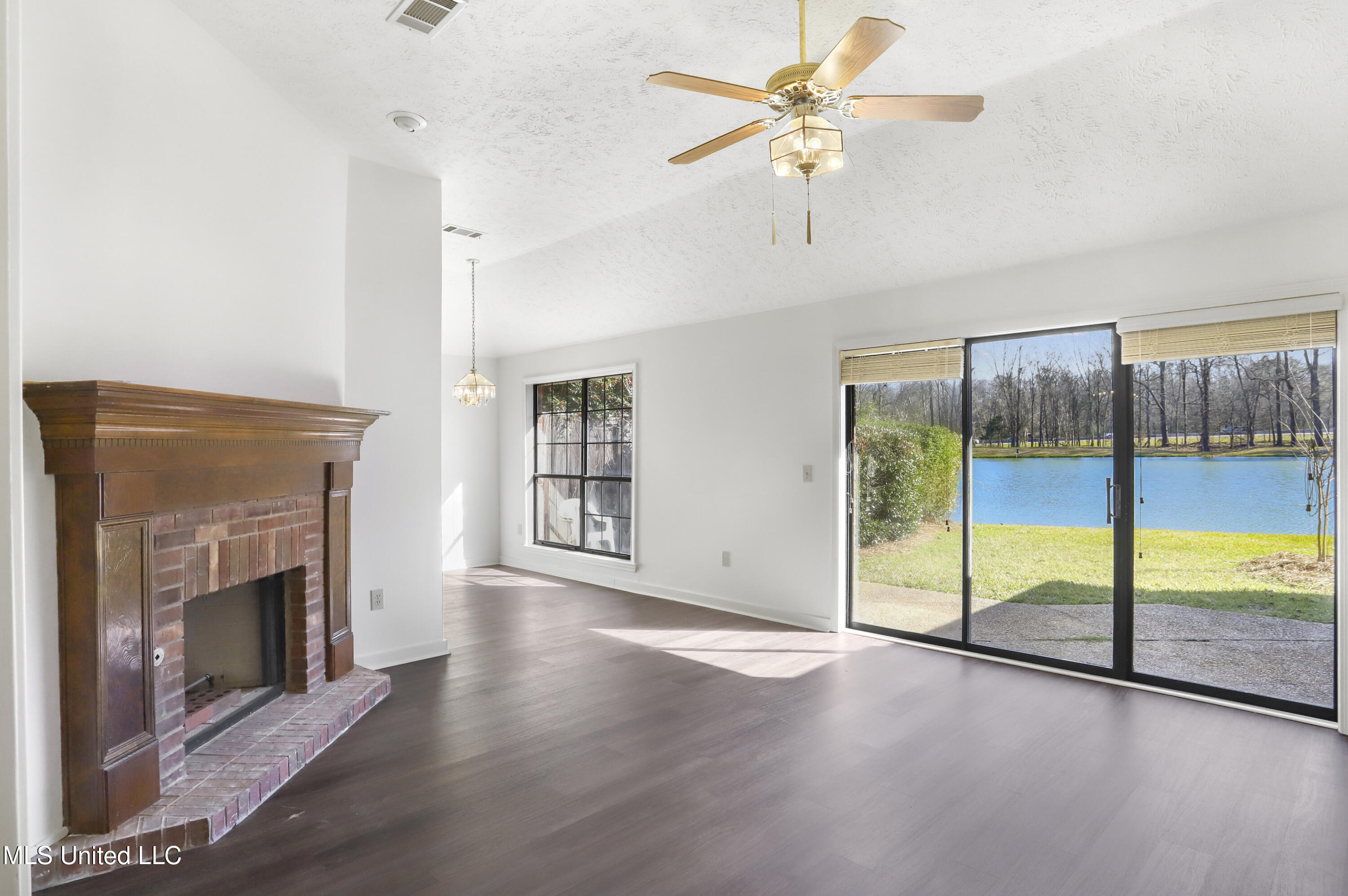 541 Bedford Circle