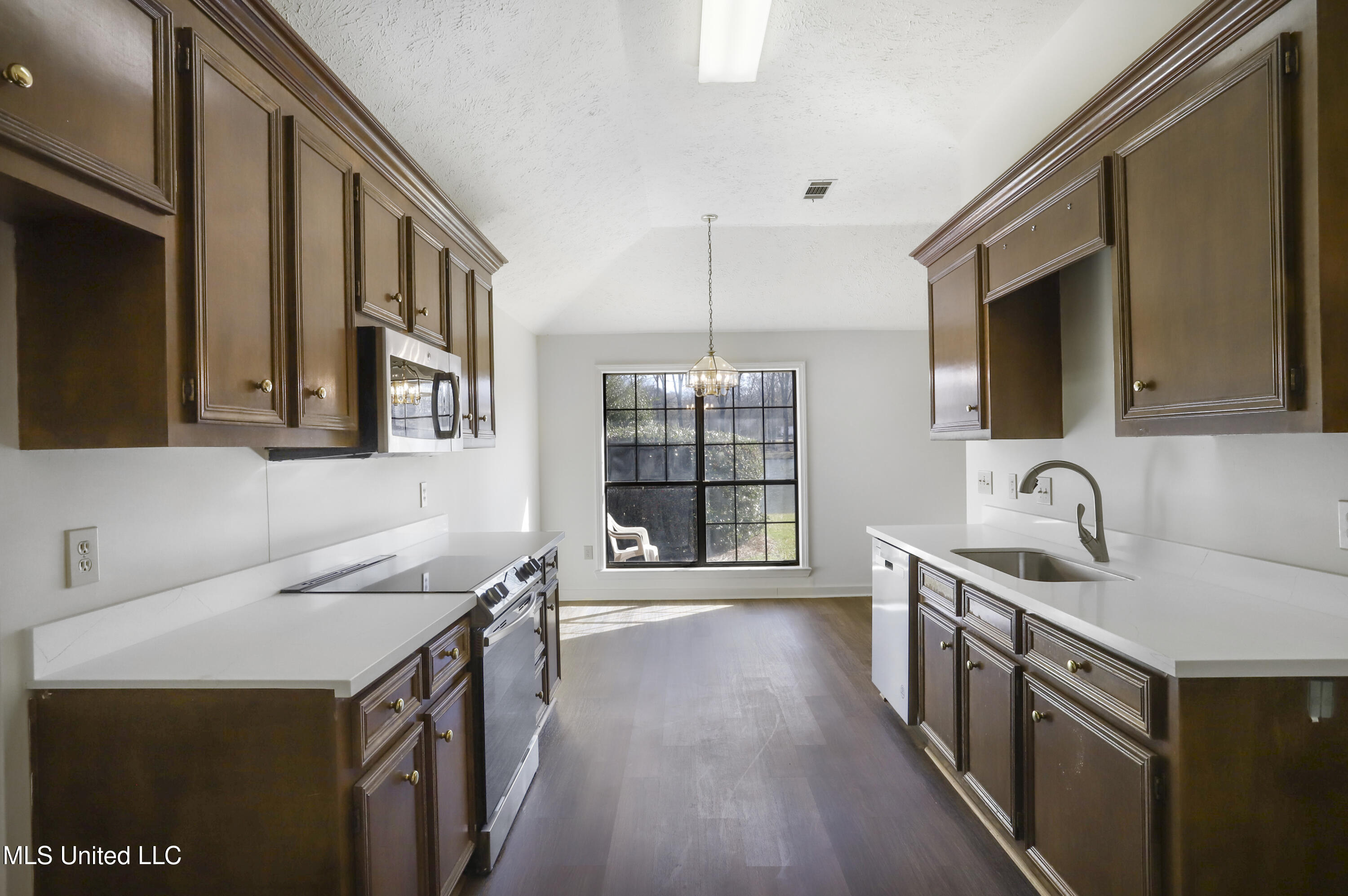 541 Bedford Circle