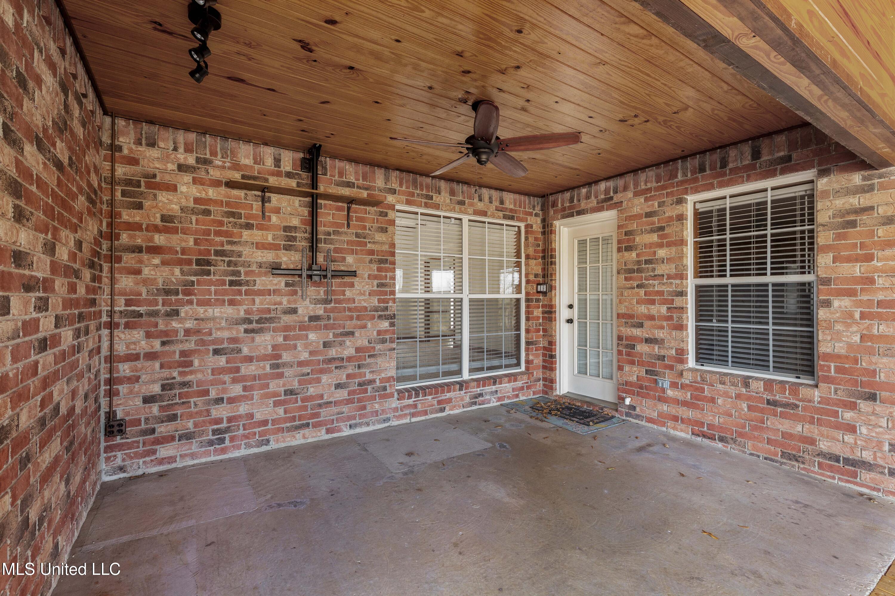 556 Countryside Place