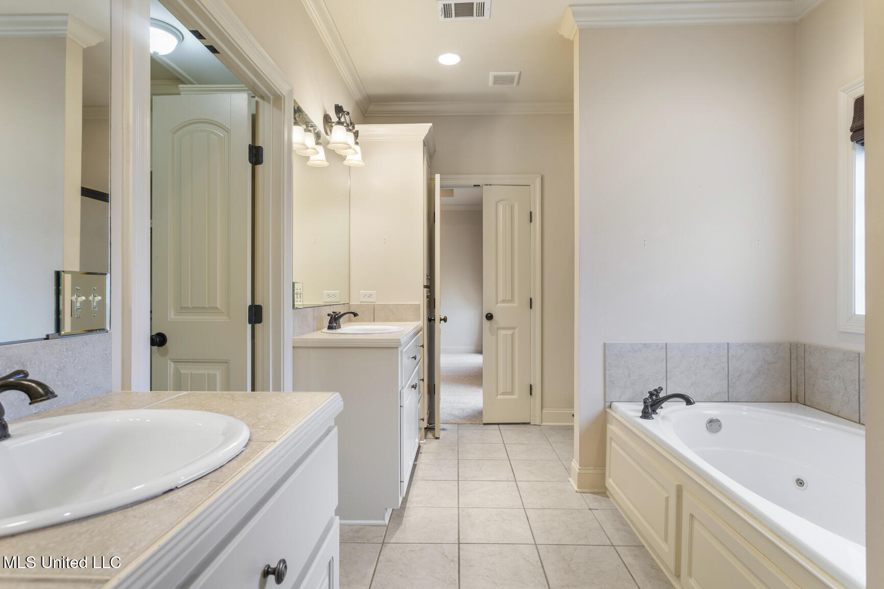 211 Lake Harbour Landing