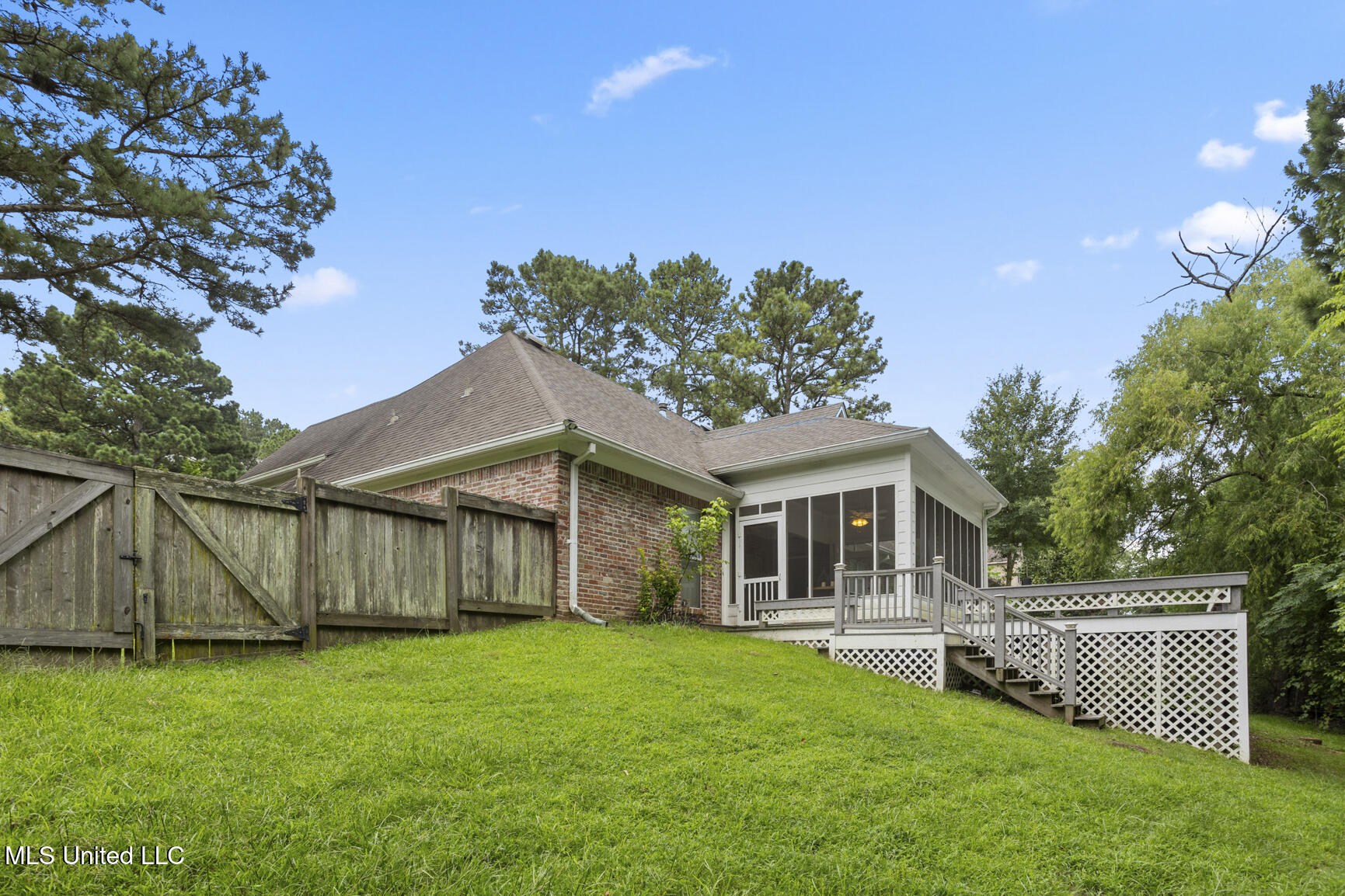 144 Whisper Lake Boulevard