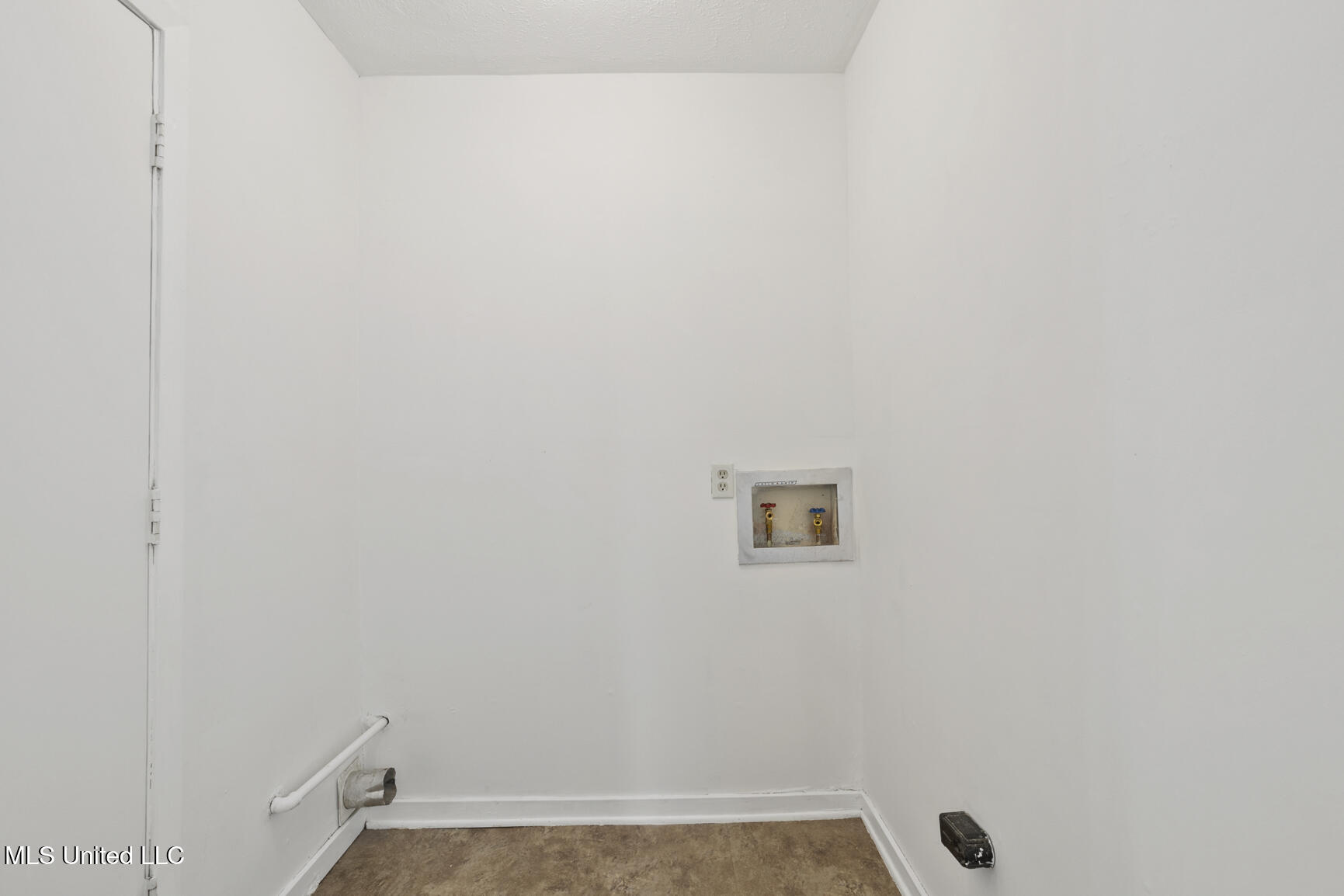 546 Hunters Creek Circle