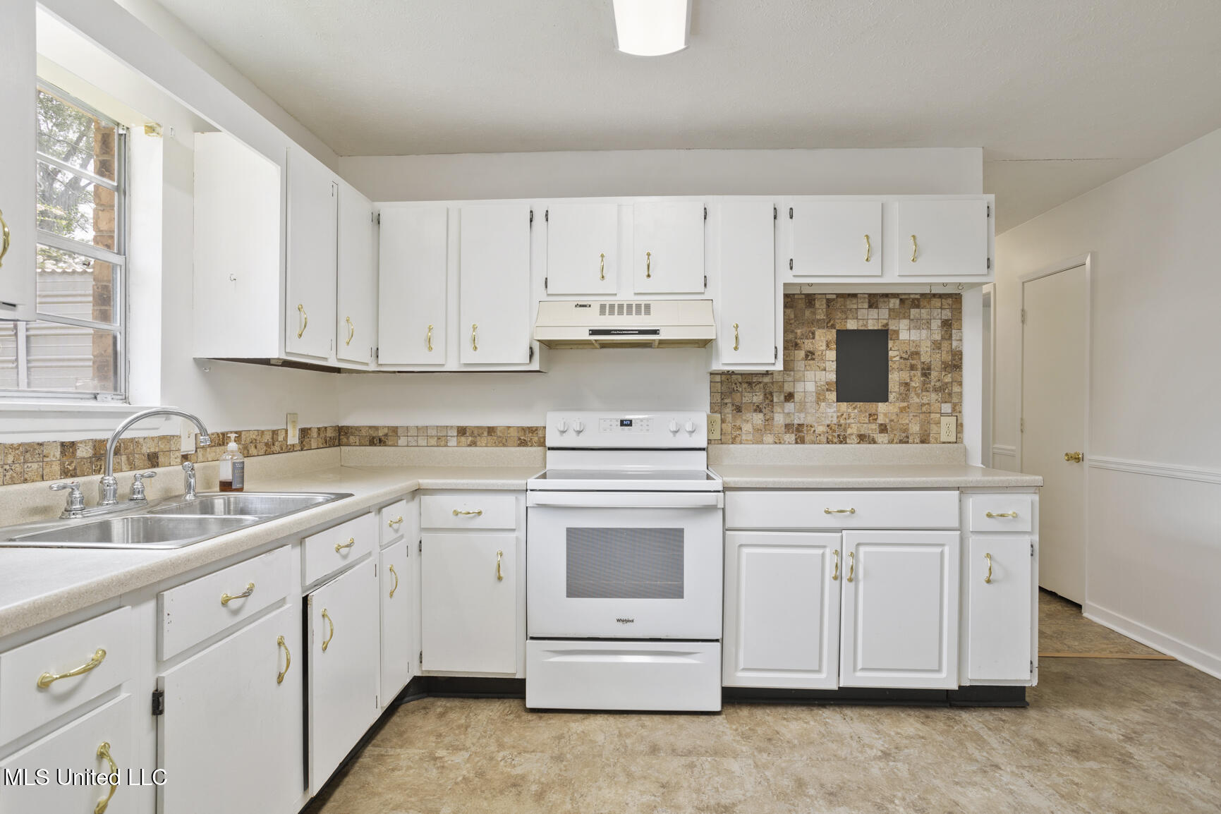 546 Hunters Creek Circle