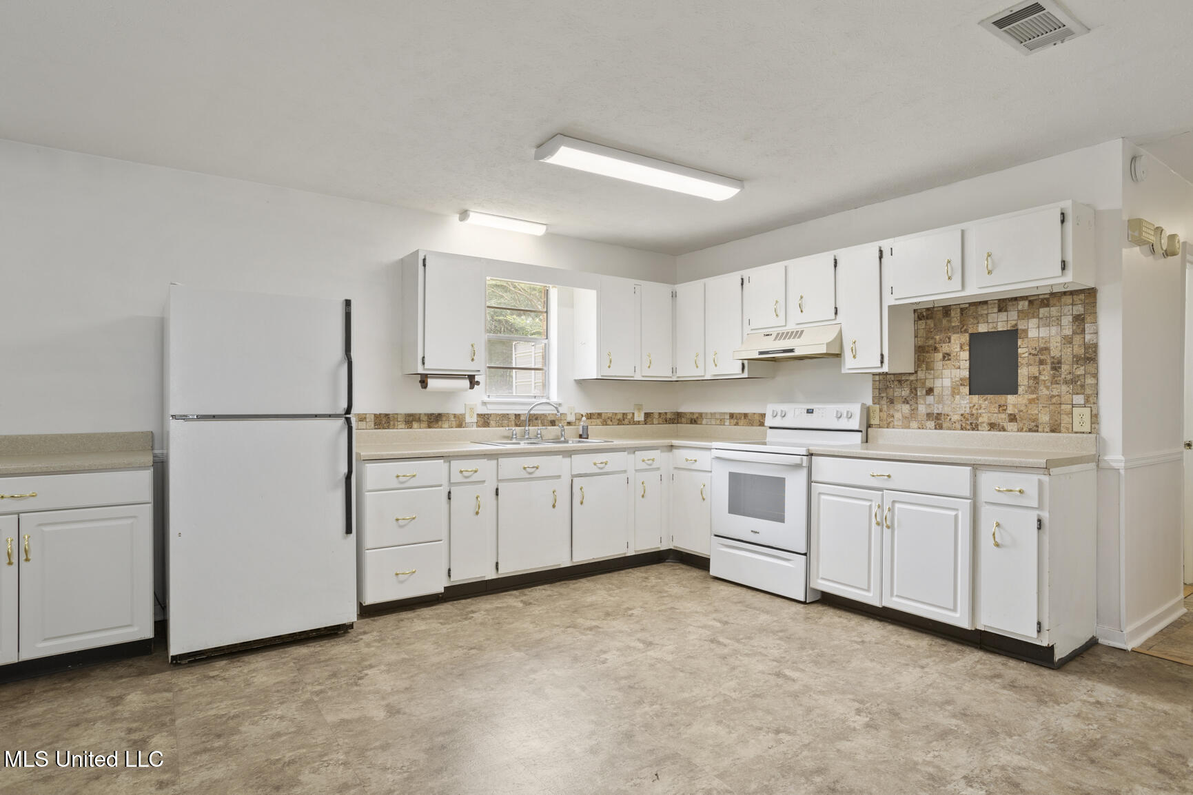546 Hunters Creek Circle