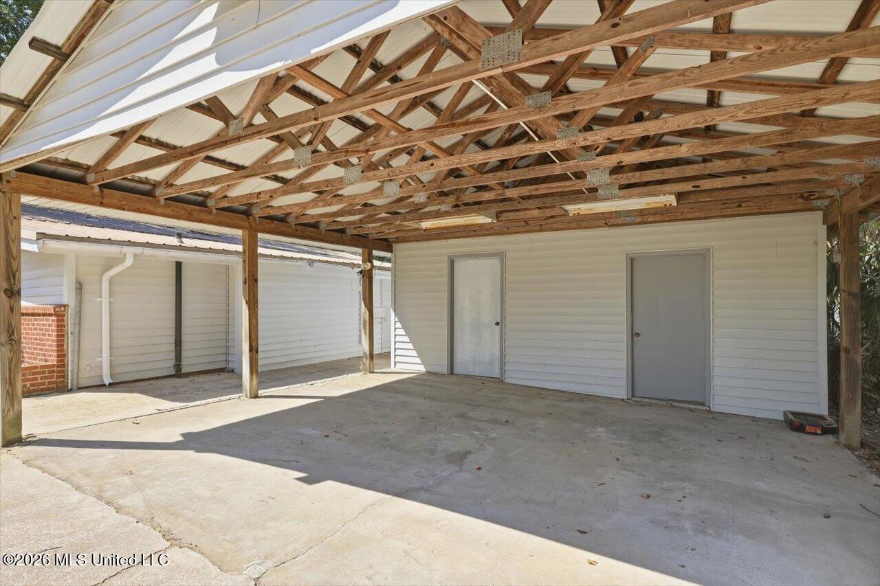 120 Lakeland Drive