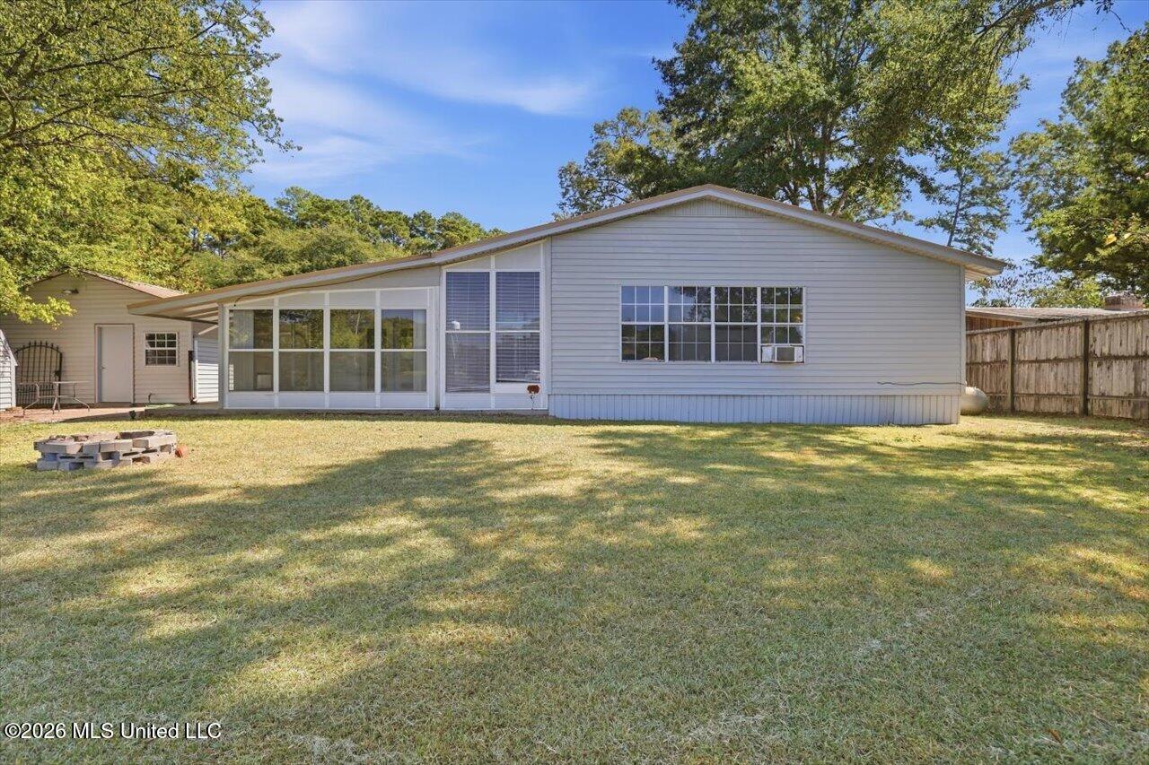 120 Lakeland Drive