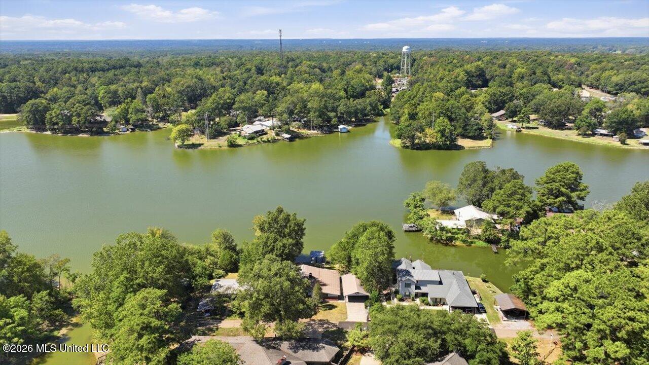 120 Lakeland Drive