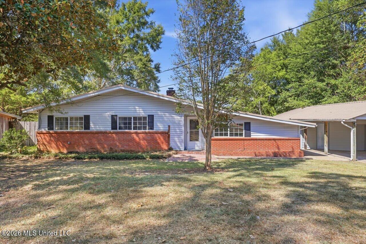 120 Lakeland Drive