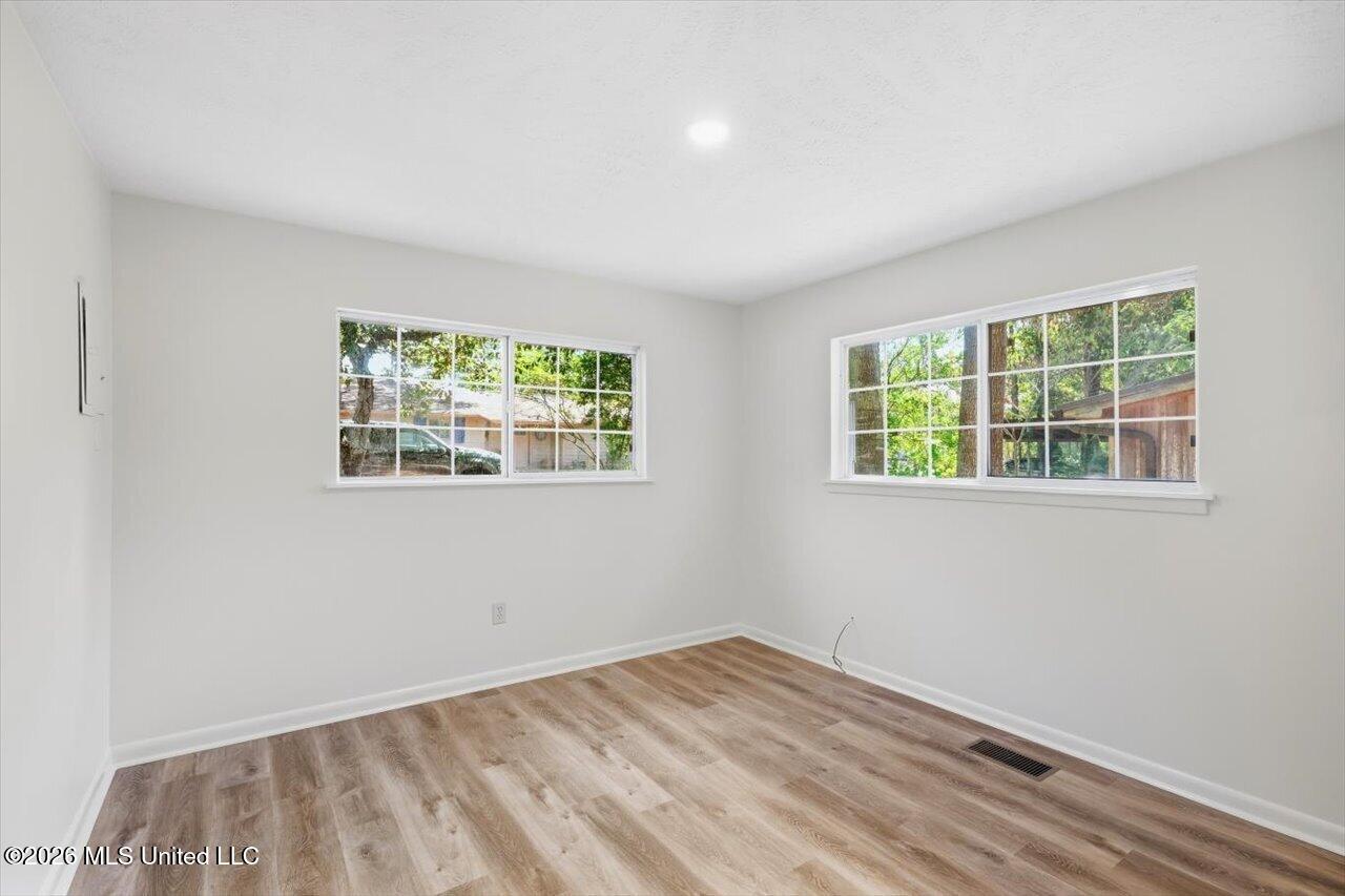 120 Lakeland Drive