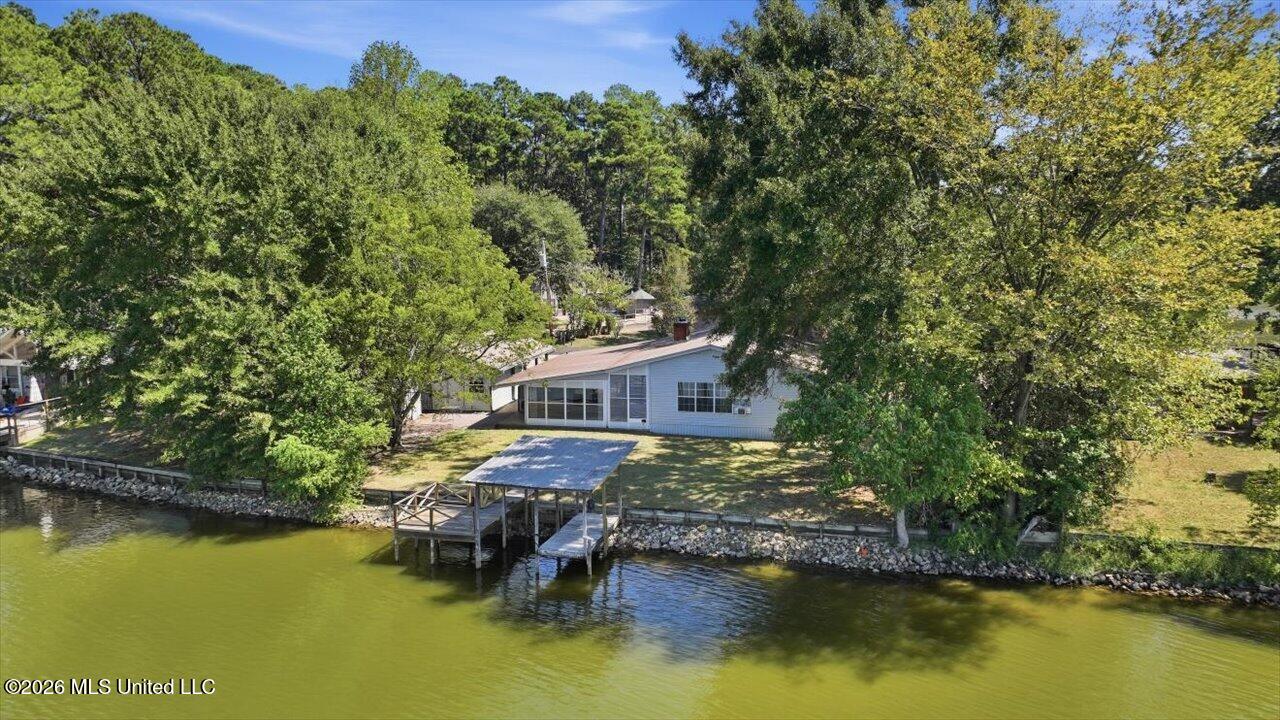 120 Lakeland Drive