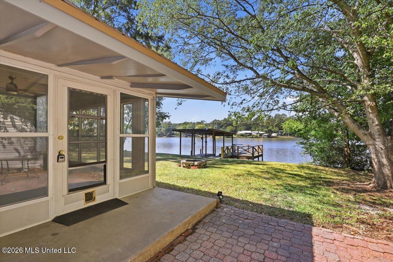 120 Lakeland Drive