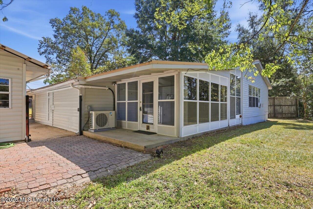 120 Lakeland Drive
