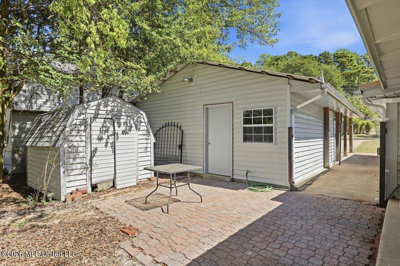 120 Lakeland Drive