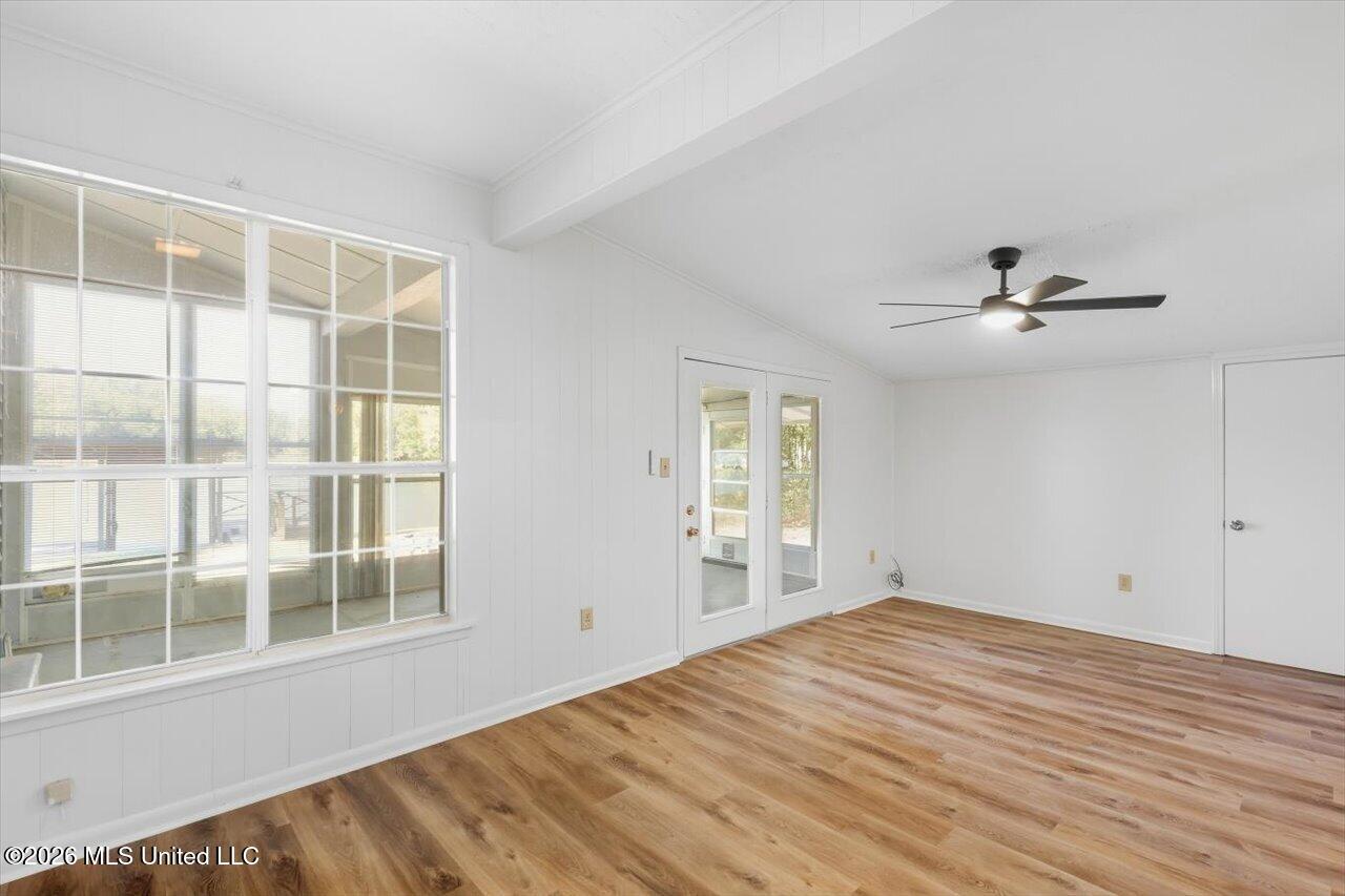 120 Lakeland Drive