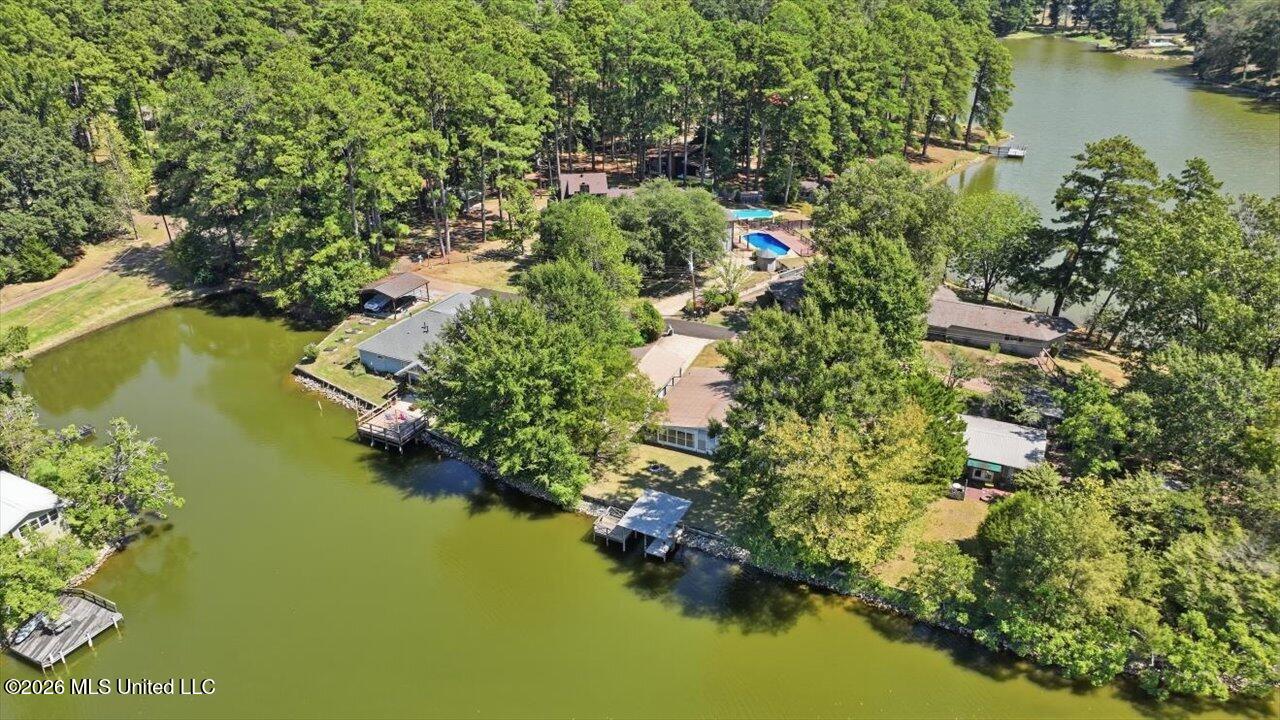 120 Lakeland Drive