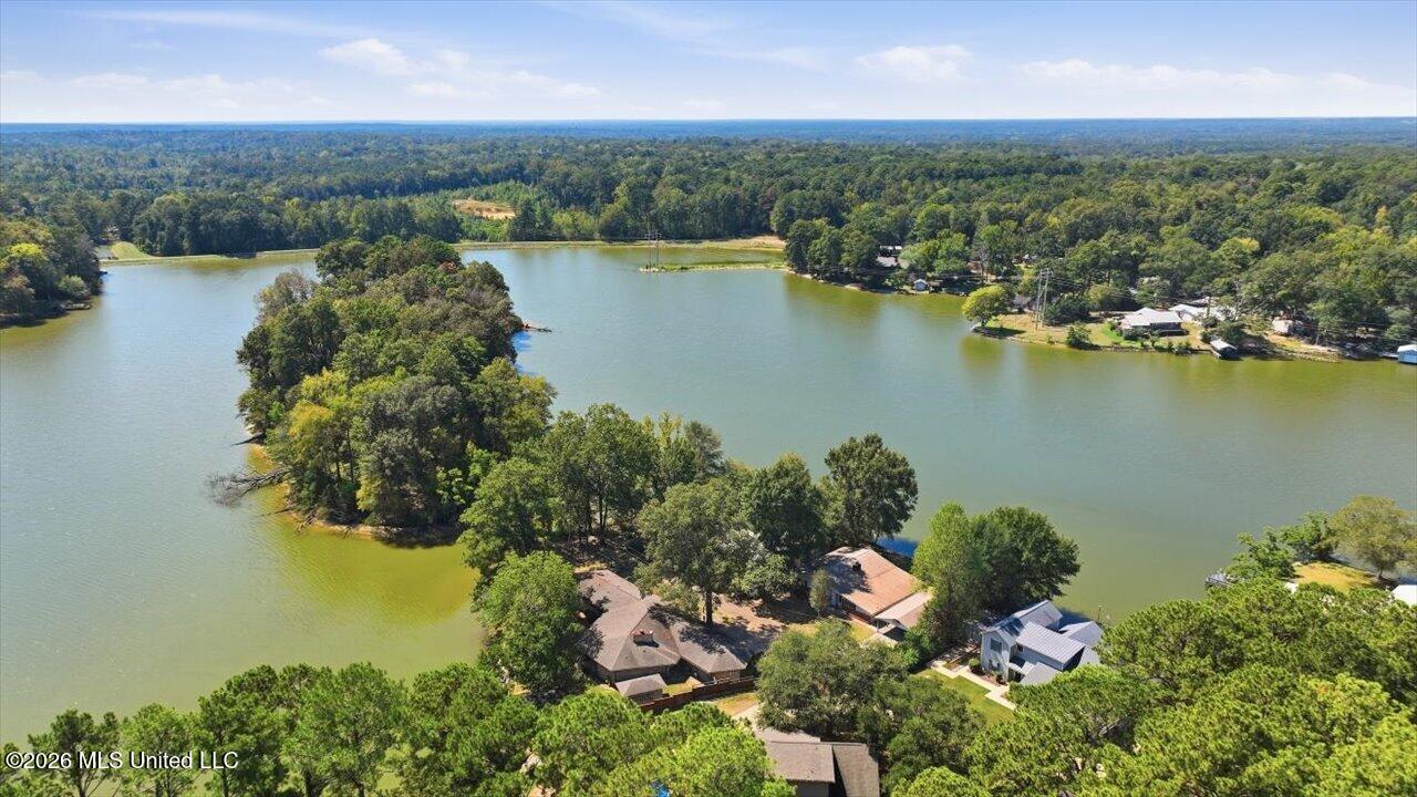 120 Lakeland Drive