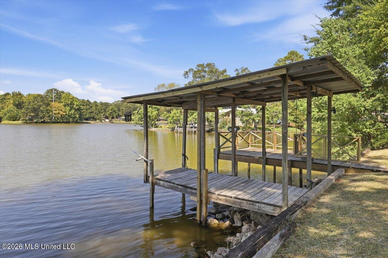 120 Lakeland Drive