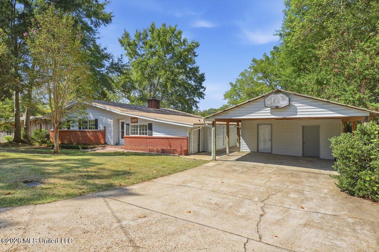 120 Lakeland Drive