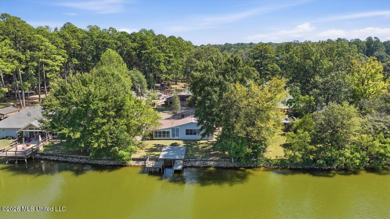120 Lakeland Drive