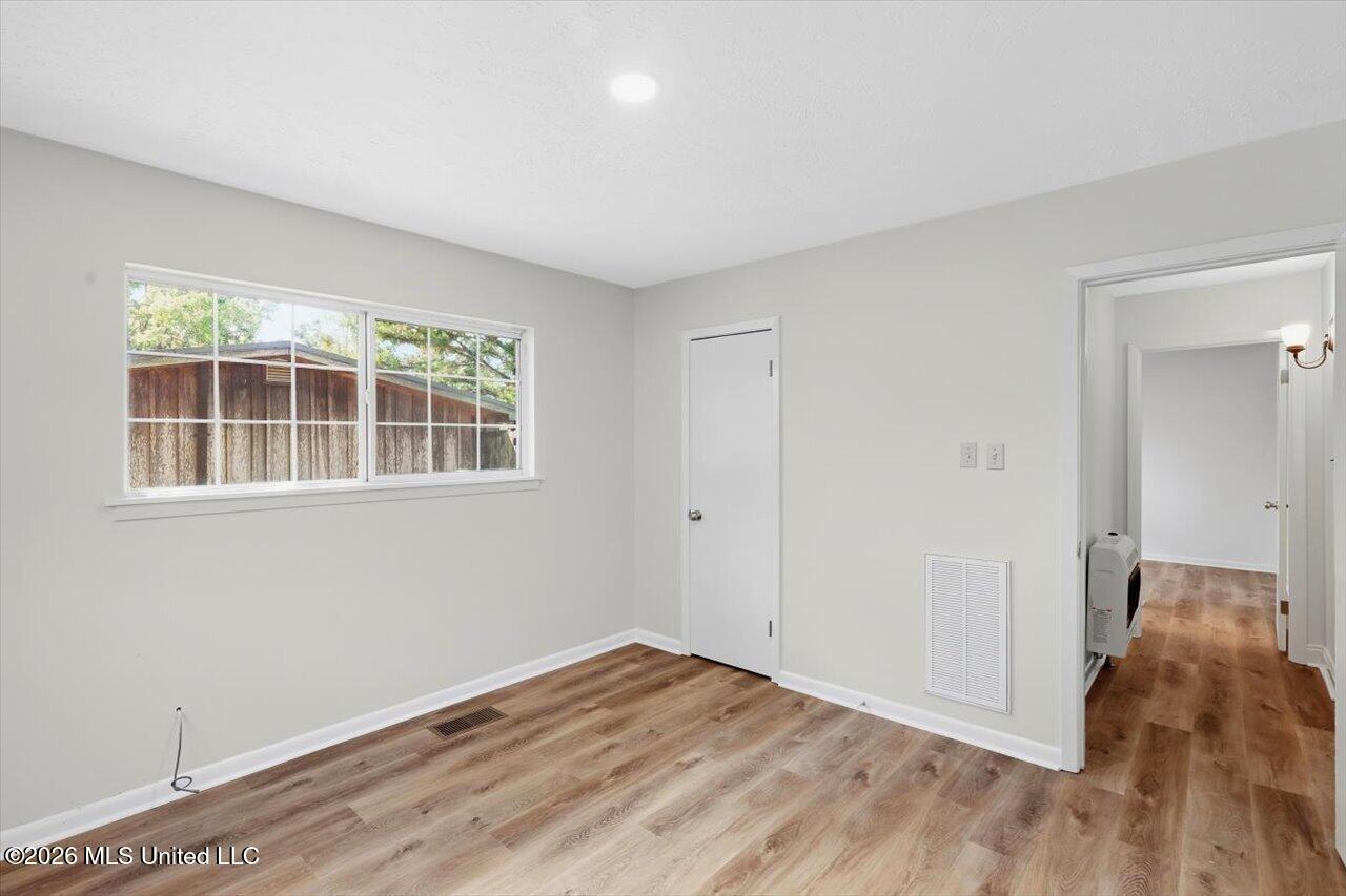 120 Lakeland Drive